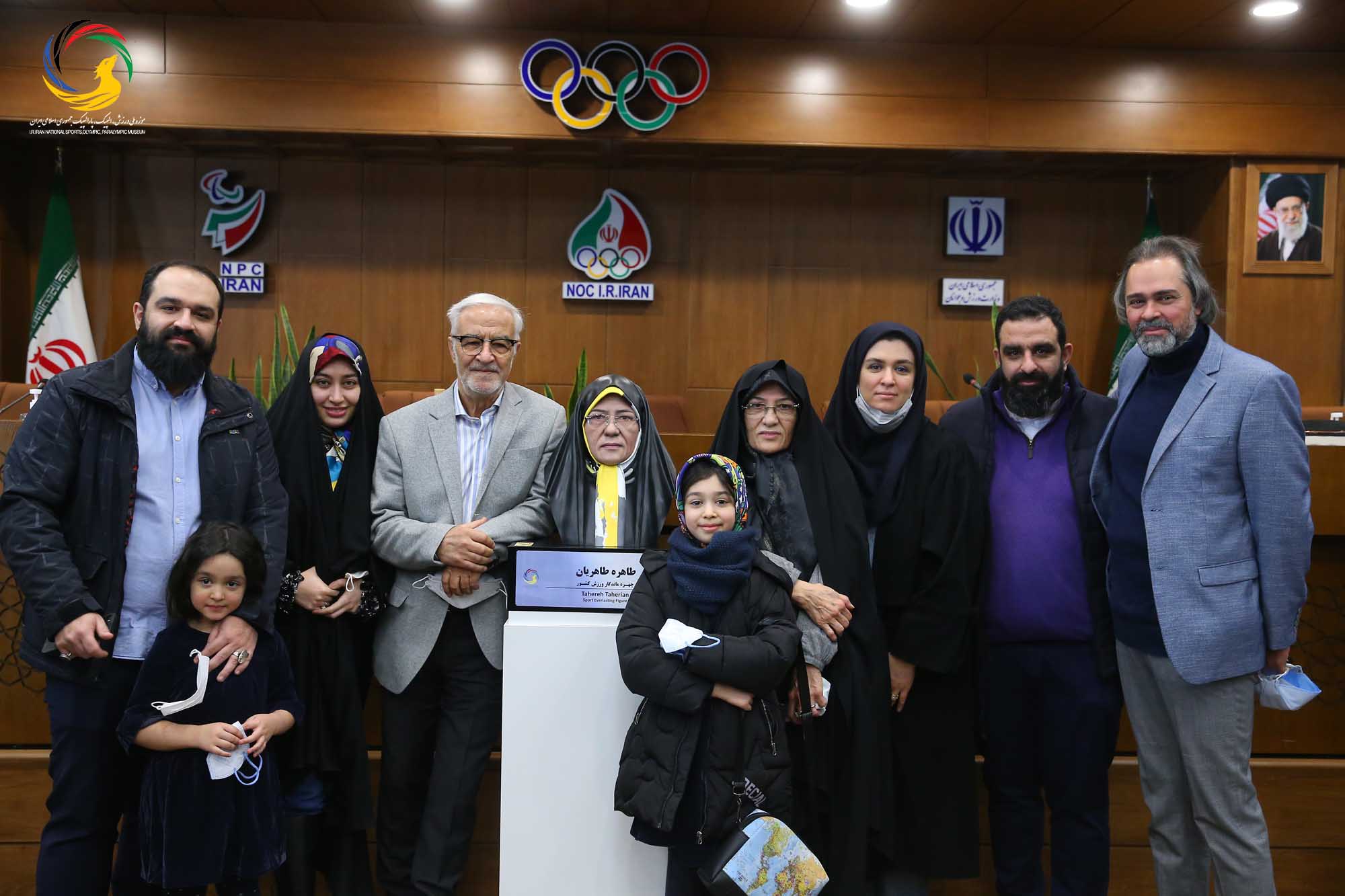 مراسم رونمایی از سردیس چهره ماندگار ورزش ایران سرکار خانم طاهره طاهریان