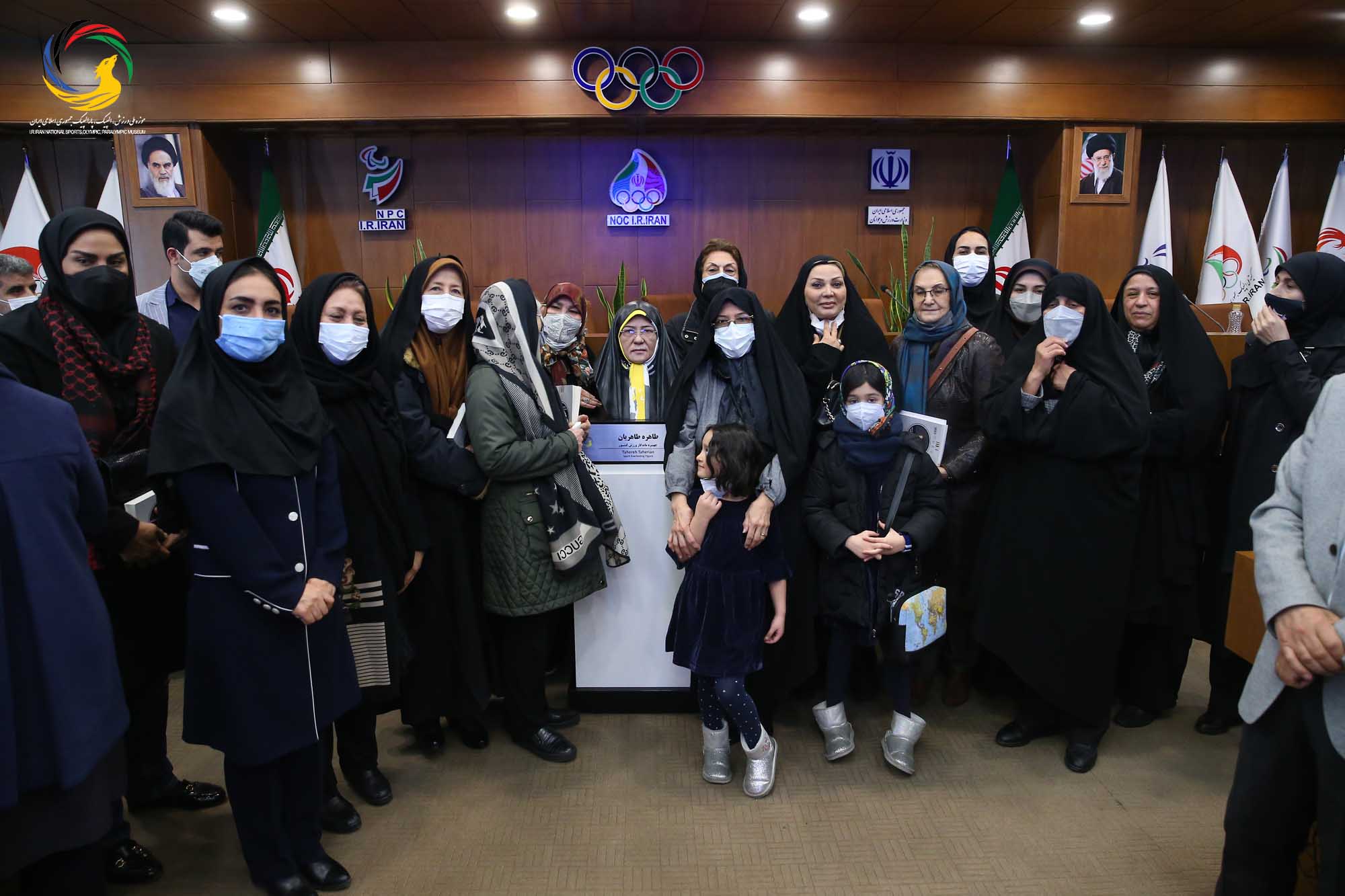 مراسم رونمایی از سردیس چهره ماندگار ورزش ایران سرکار خانم طاهره طاهریان