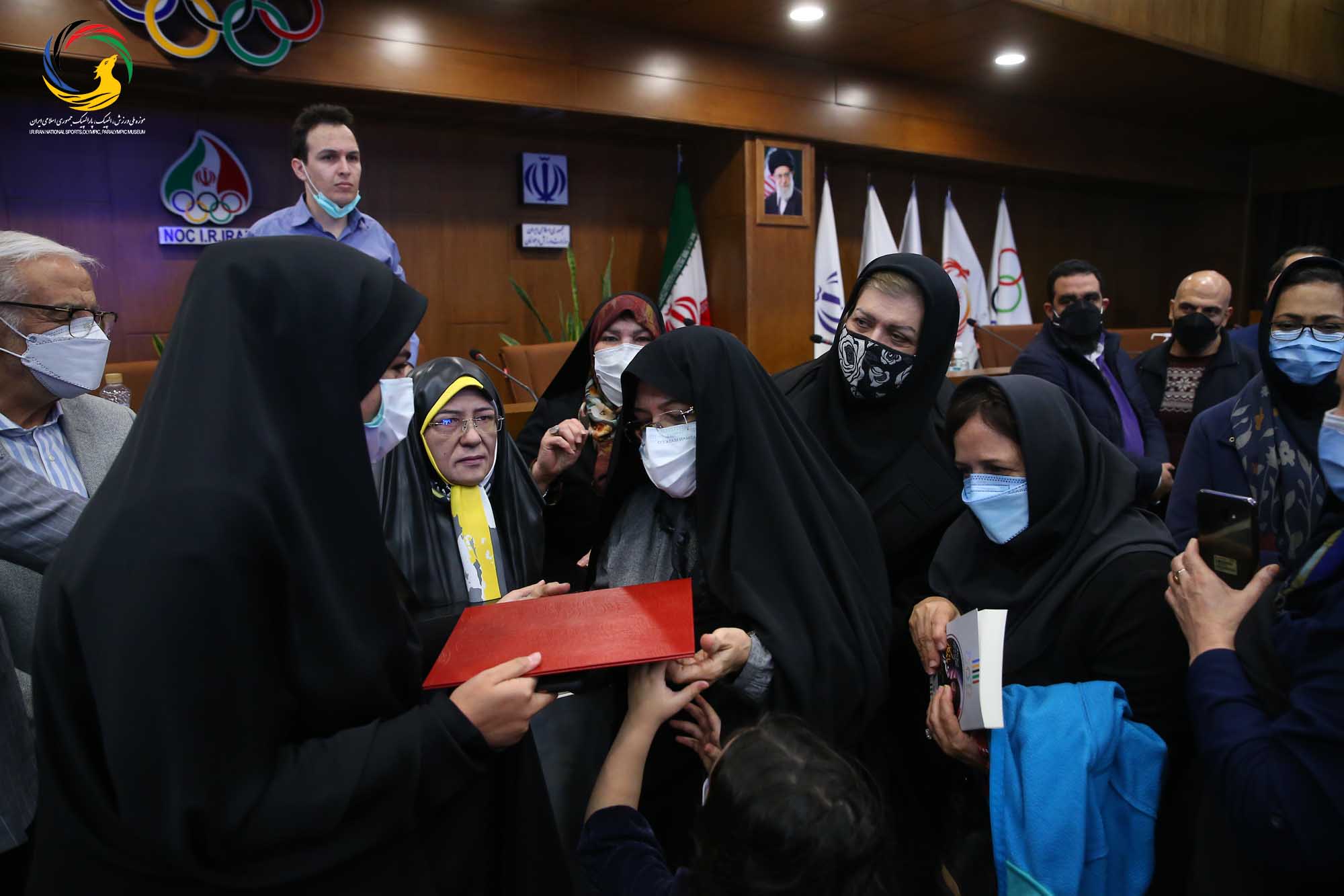 مراسم رونمایی از سردیس چهره ماندگار ورزش ایران سرکار خانم طاهره طاهریان