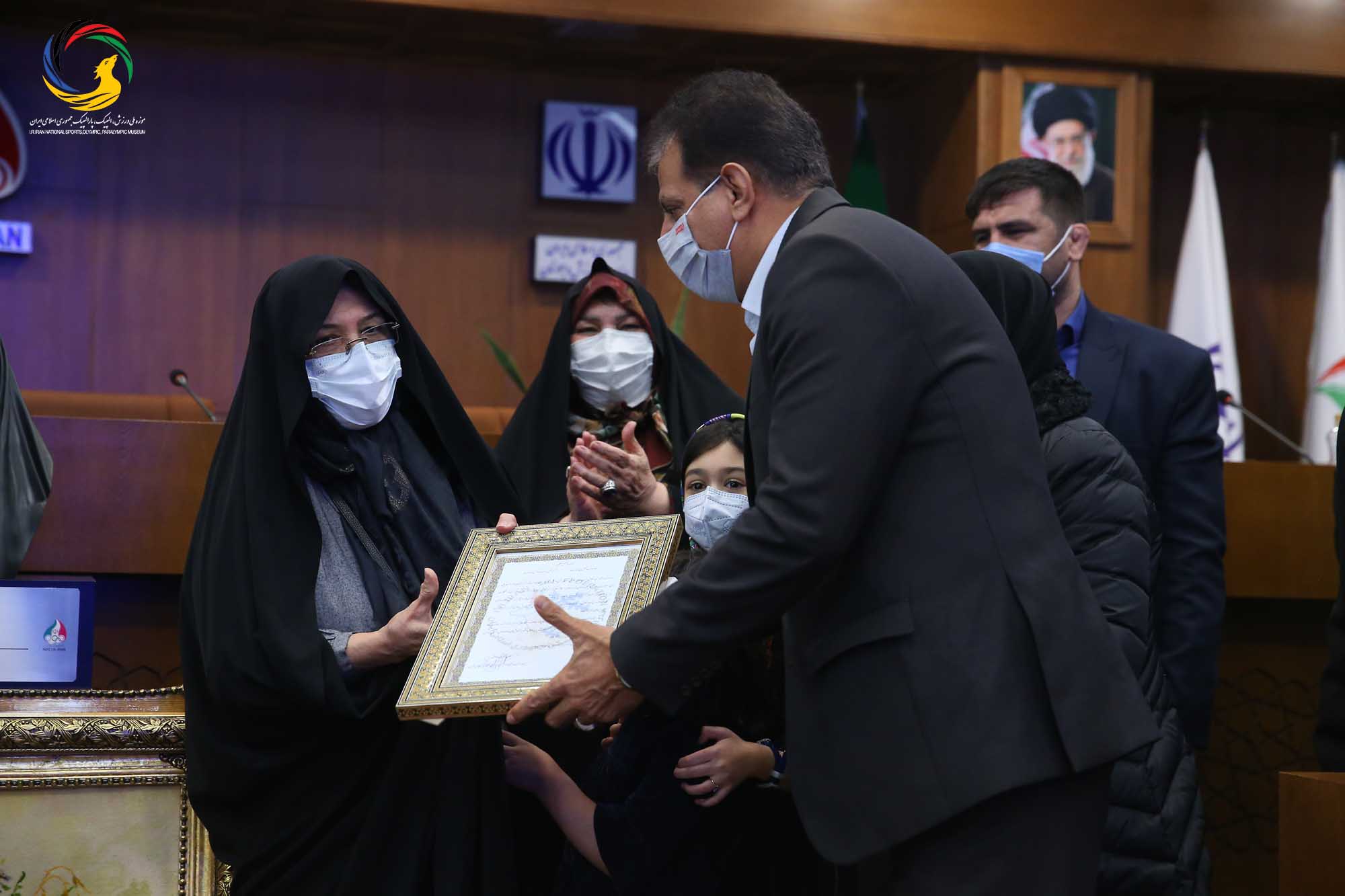 مراسم رونمایی از سردیس چهره ماندگار ورزش ایران سرکار خانم طاهره طاهریان