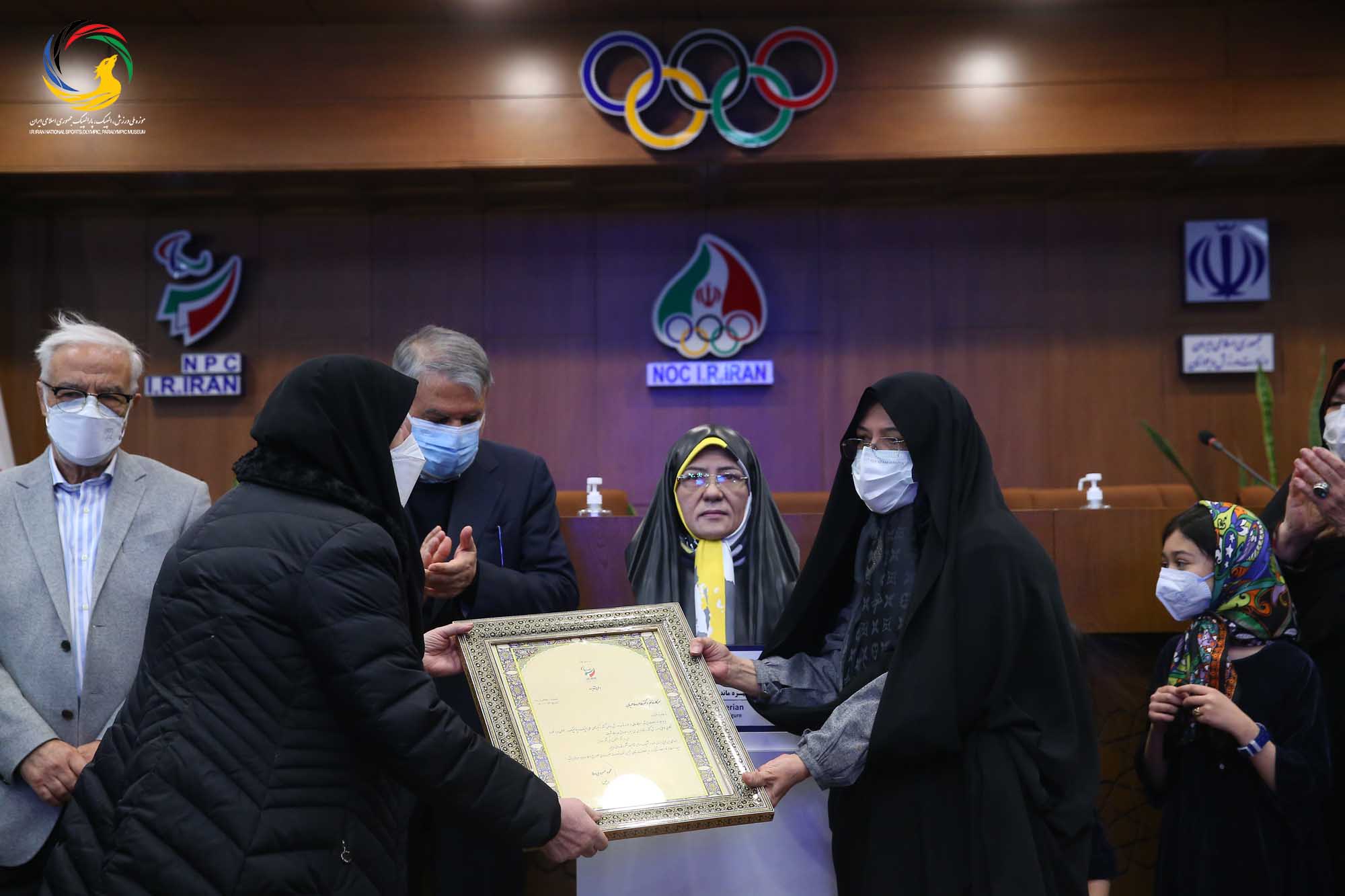 مراسم رونمایی از سردیس چهره ماندگار ورزش ایران سرکار خانم طاهره طاهریان