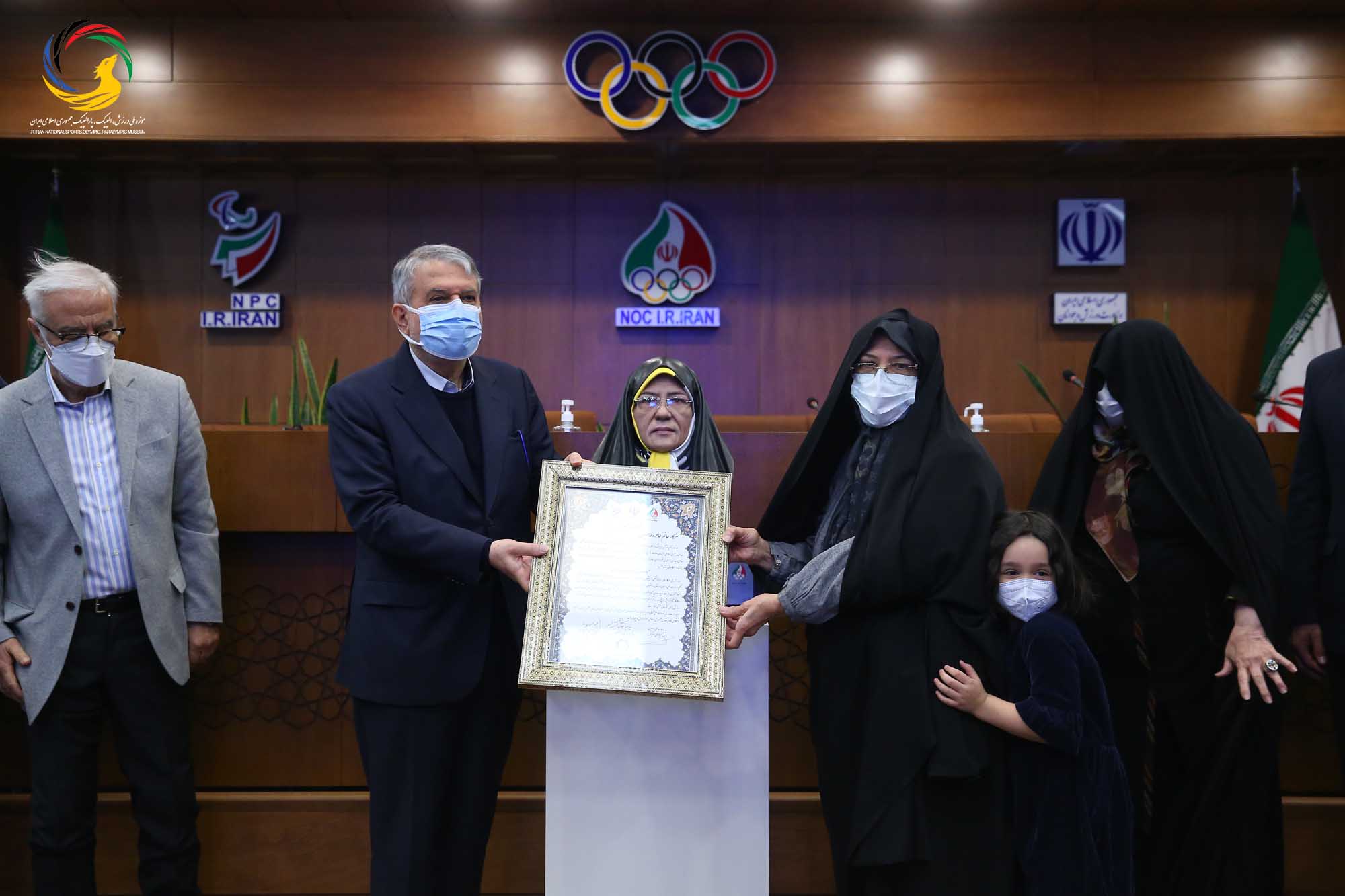 مراسم رونمایی از سردیس چهره ماندگار ورزش ایران سرکار خانم طاهره طاهریان