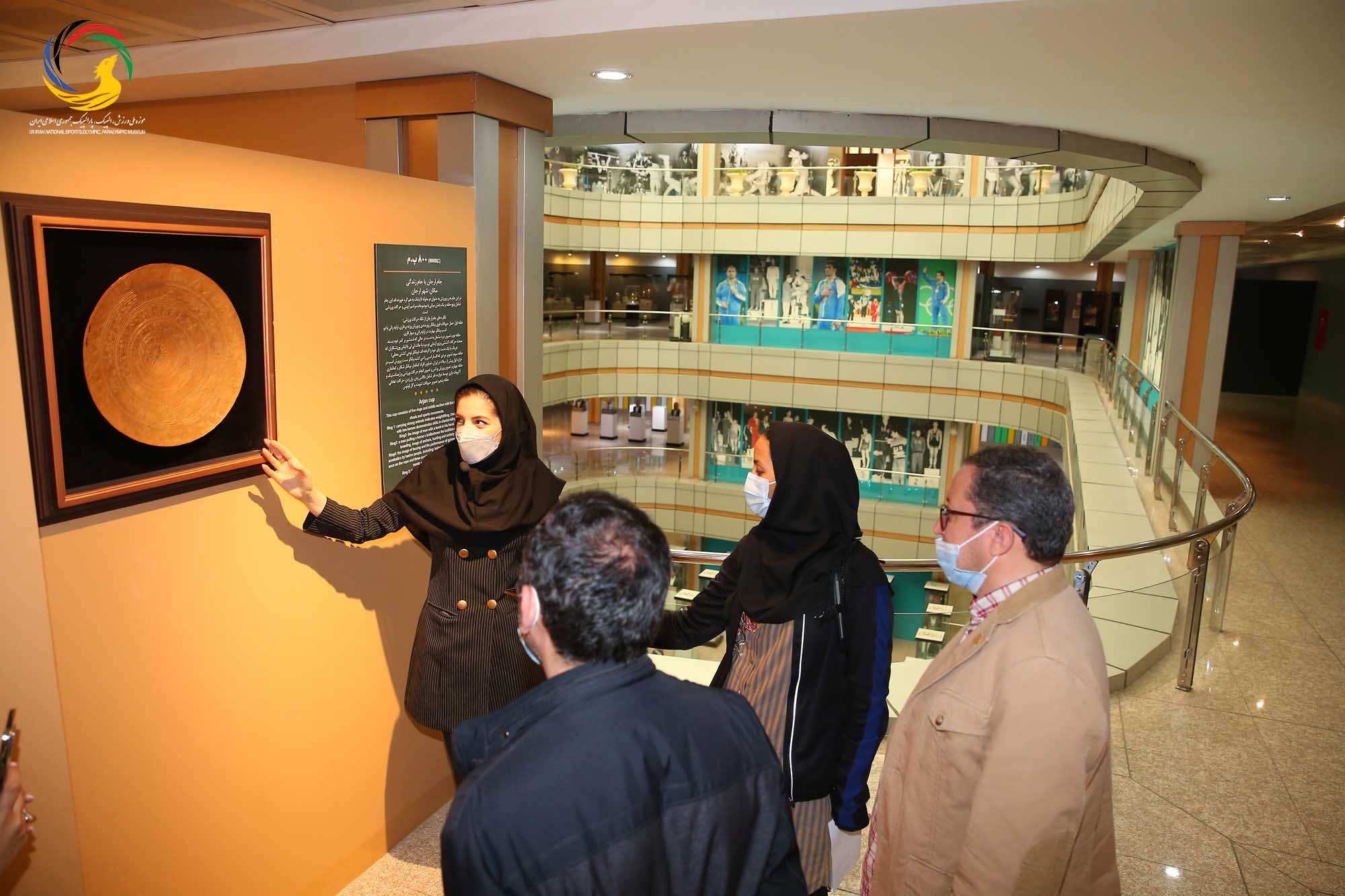 بازدید جمعی از کارشناسان دانشگاه صنعتی امیر کبیر از موزه ملی ورزش، المپیک، پارالمپیک