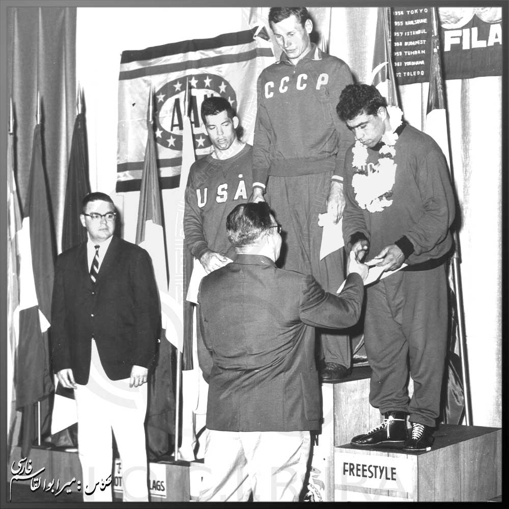 غلامرضا تختی بر سکوی دوم مسابقات جهانی ۱۹۶۲ تولیدو