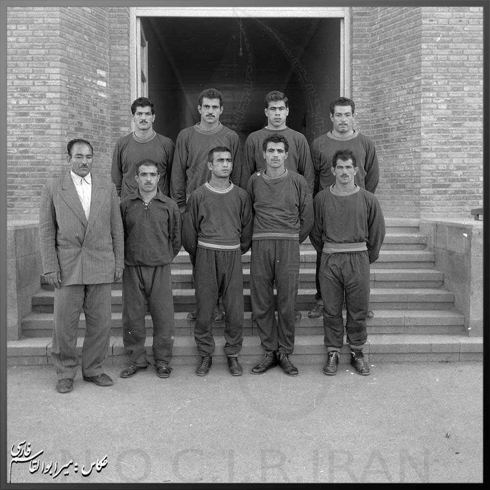 غلامرضا تختی با تیم در مسابقات قهرمانی کشور به میزبانی قزوین در سال ۱۳۳۴