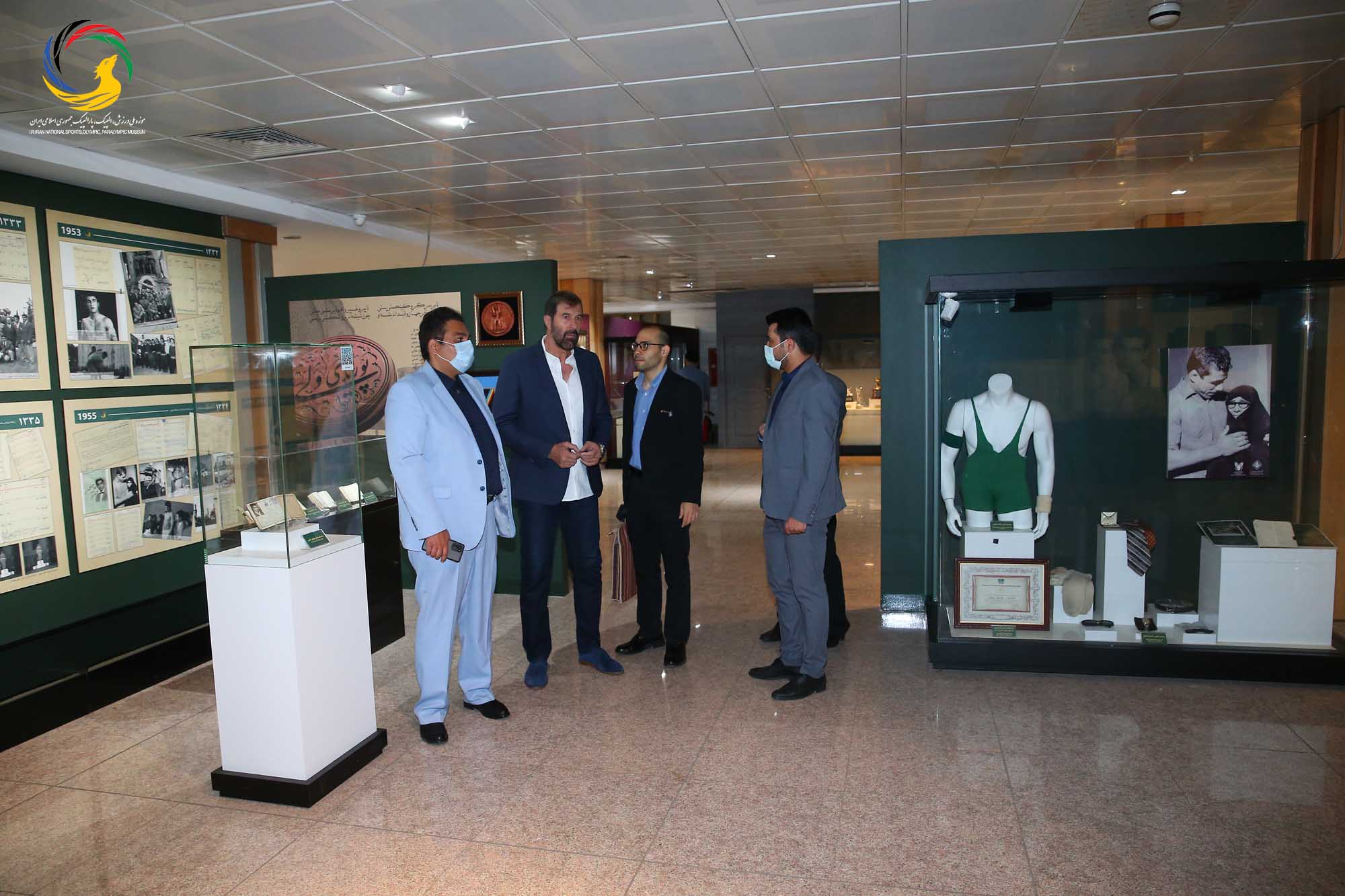 بازدید وسلین وویویچ سرمربی تیم ملی هندبال ایران از موزه ملی ورزش، المپیک، پارالمپیک