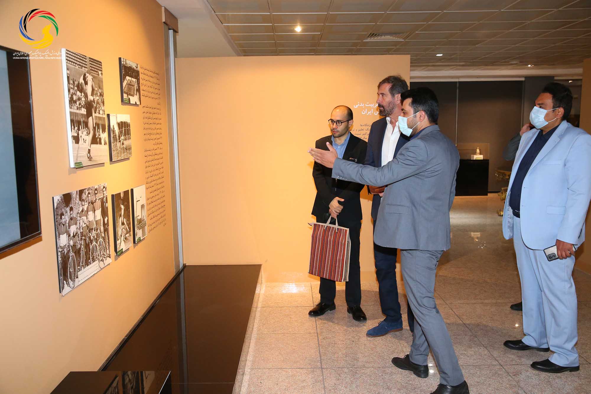 بازدید وسلین وویویچ سرمربی تیم ملی هندبال ایران از موزه ملی ورزش، المپیک، پارالمپیک