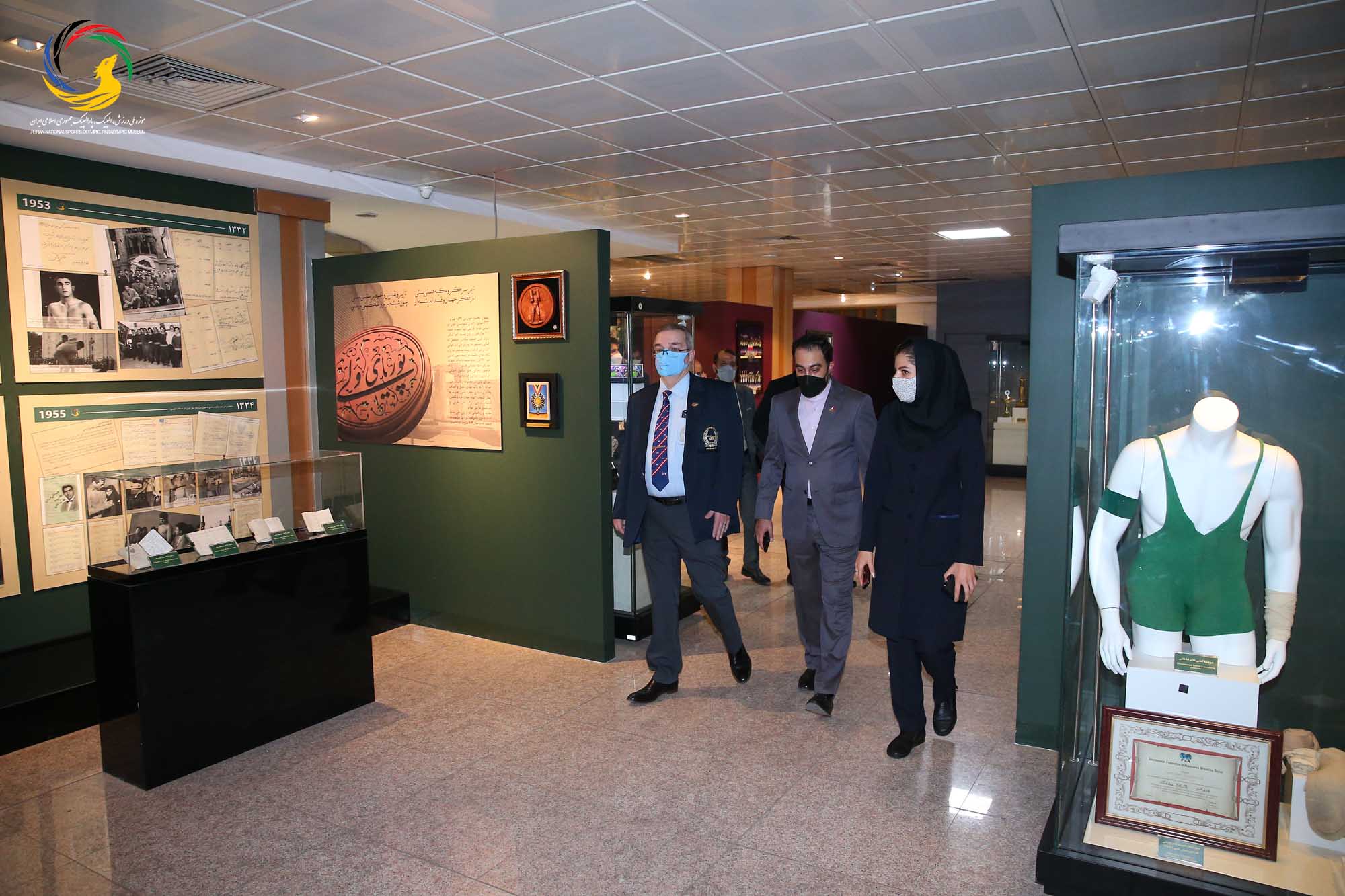 بازدید گاستون پاراژ رئیس فدراسیون جهانی پاورلیفتینگ از موزه ملی ورزش، المپیک، پارالمپیک