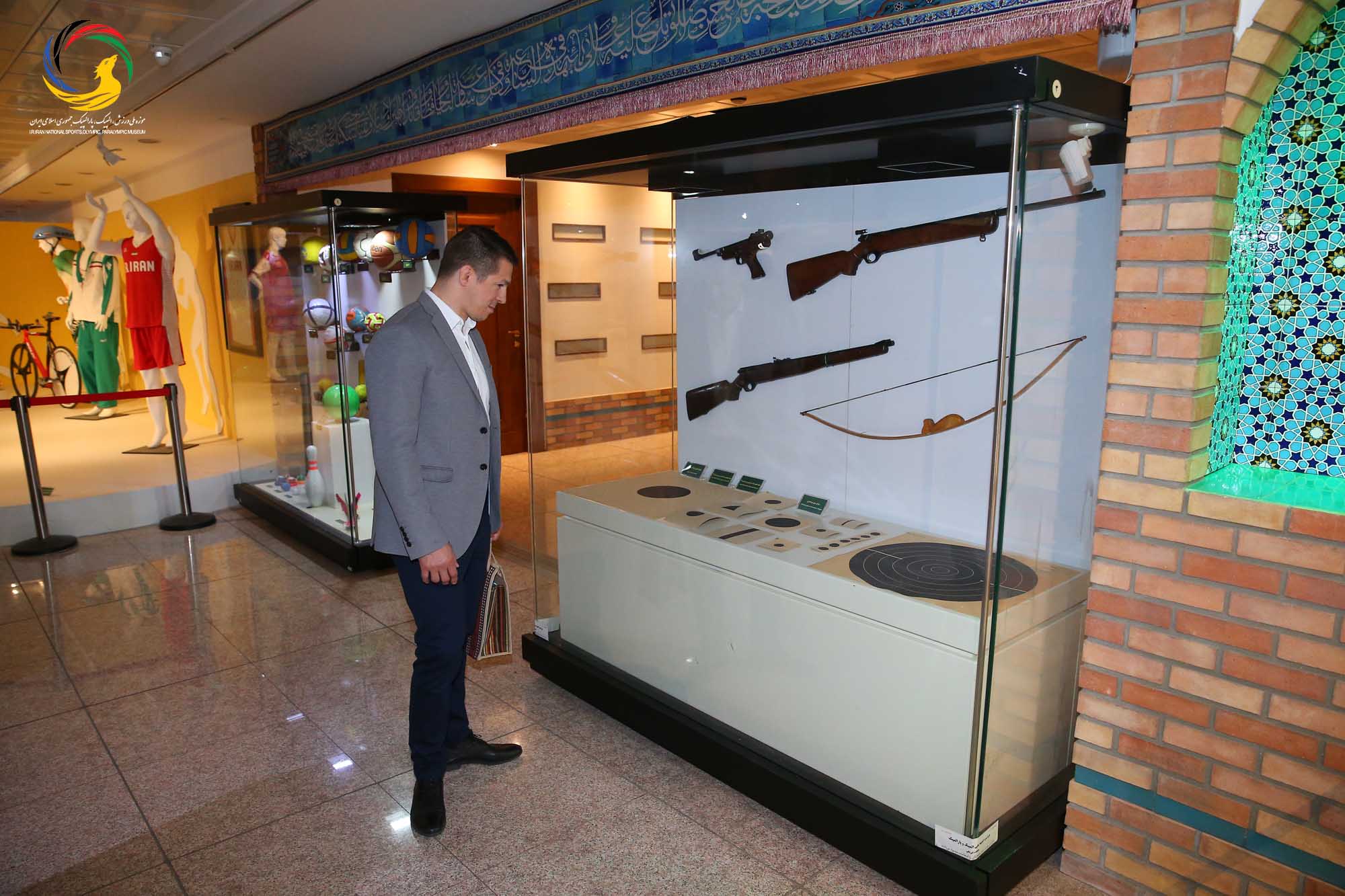 بازدید پیتر باچا عضو مجارستانی هیئت رئیسه اتحادیه جهانی کشتی از موزه ملی ورزش، المپیک، پارالمپیک