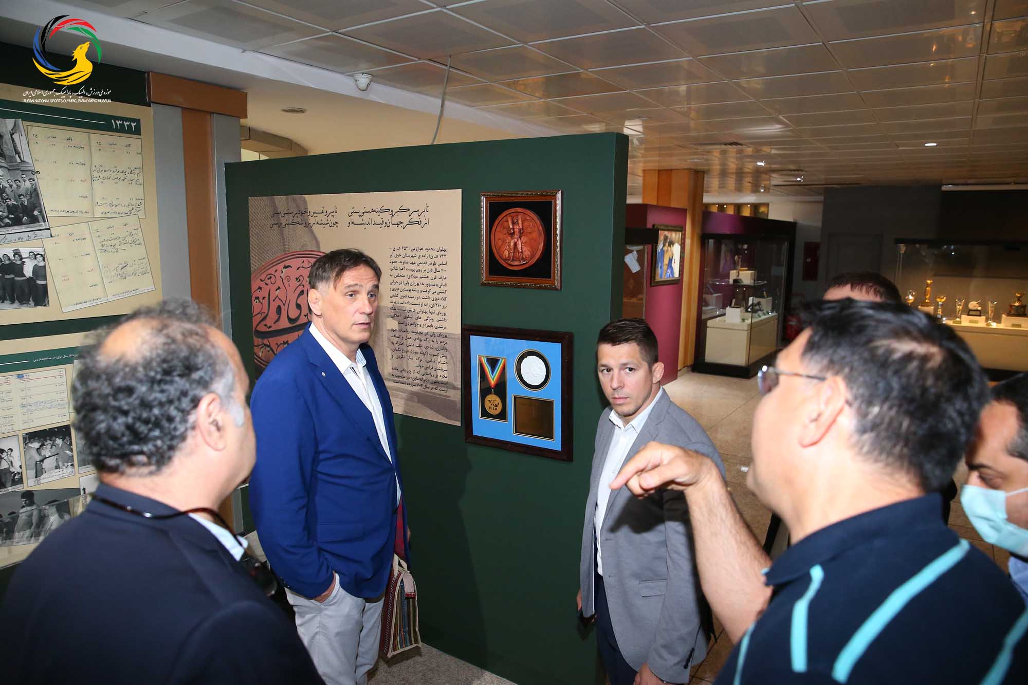بازدید پیتر باچا عضو مجارستانی هیئت رئیسه اتحادیه جهانی کشتی از موزه ملی ورزش، المپیک، پارالمپیک