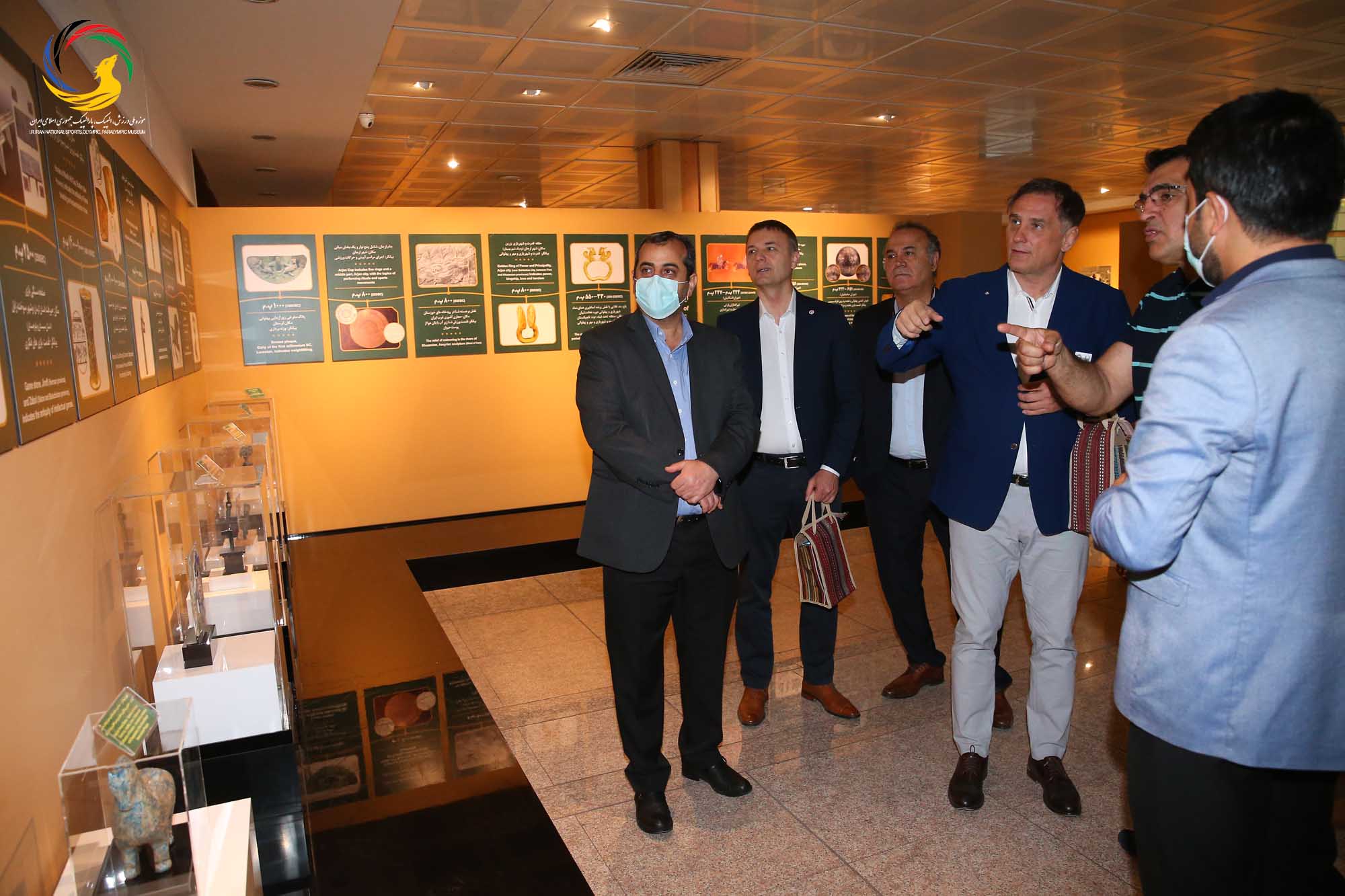 بازدید پیتر باچا عضو مجارستانی هیئت رئیسه اتحادیه جهانی کشتی از موزه ملی ورزش، المپیک، پارالمپیک
