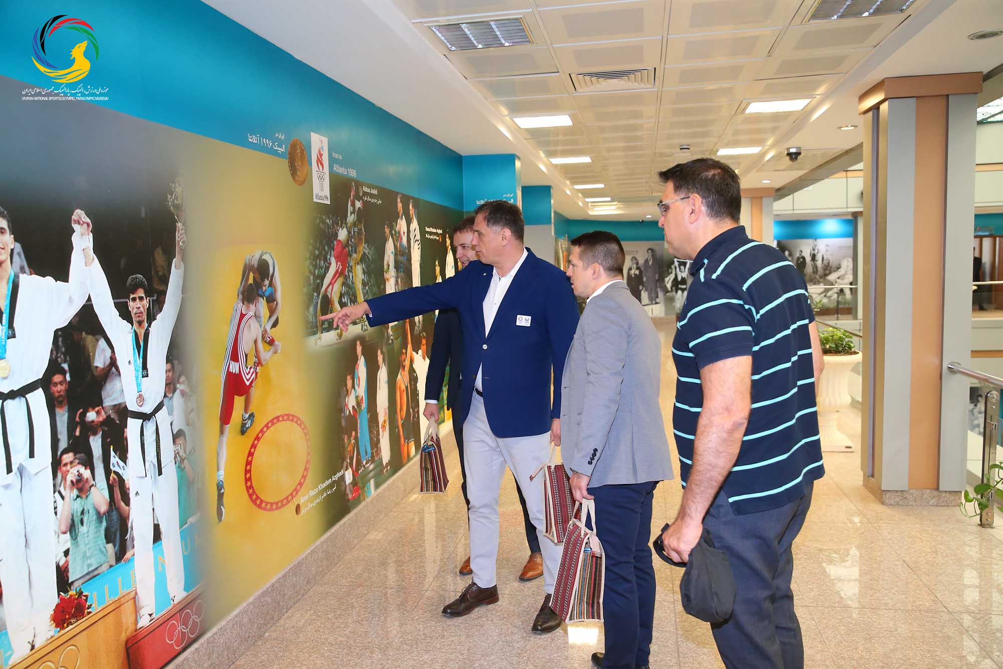 بازدید پیتر باچا عضو مجارستانی هیئت رئیسه اتحادیه جهانی کشتی از موزه ملی ورزش، المپیک، پارالمپیک