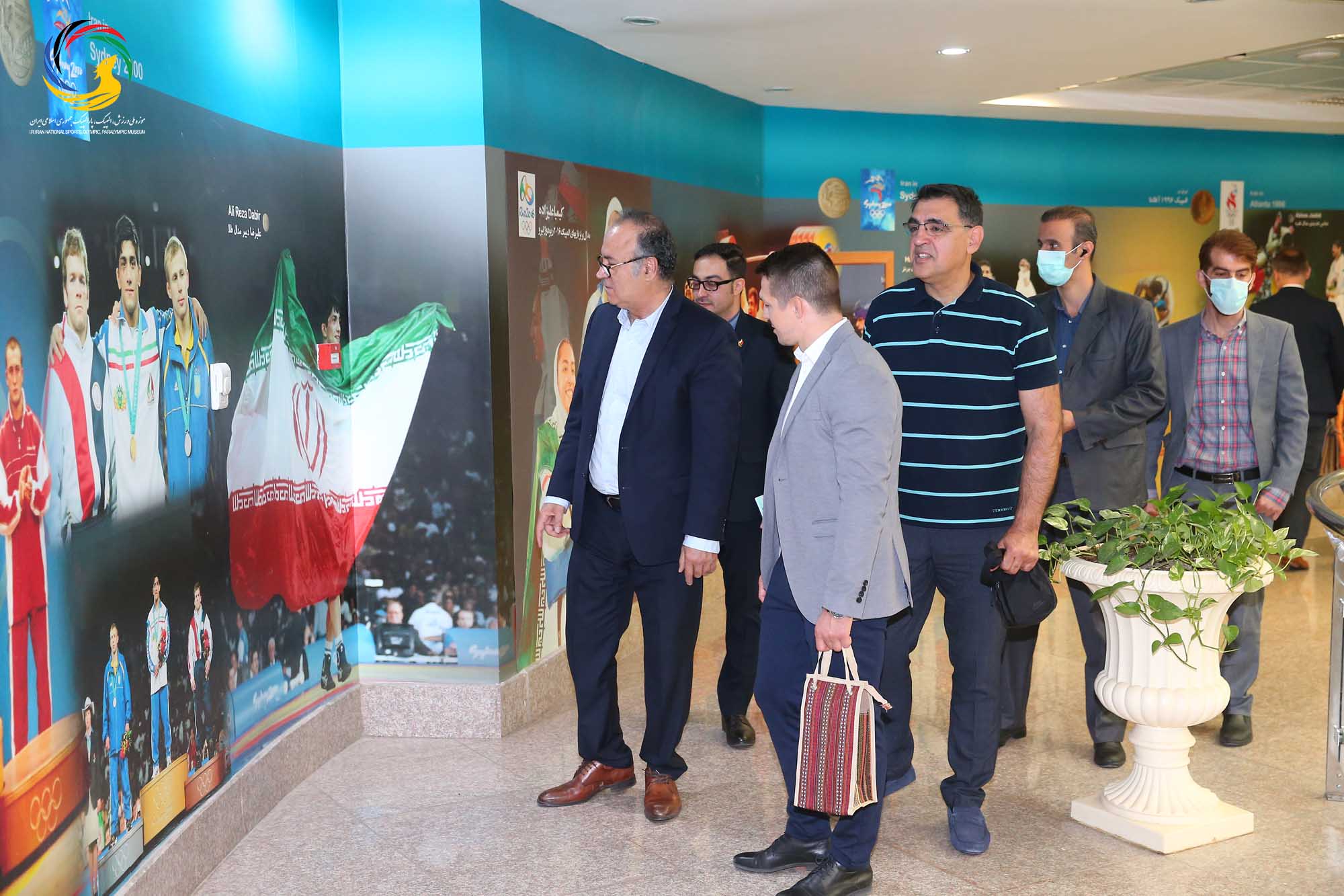 بازدید پیتر باچا عضو مجارستانی هیئت رئیسه اتحادیه جهانی کشتی از موزه ملی ورزش، المپیک، پارالمپیک