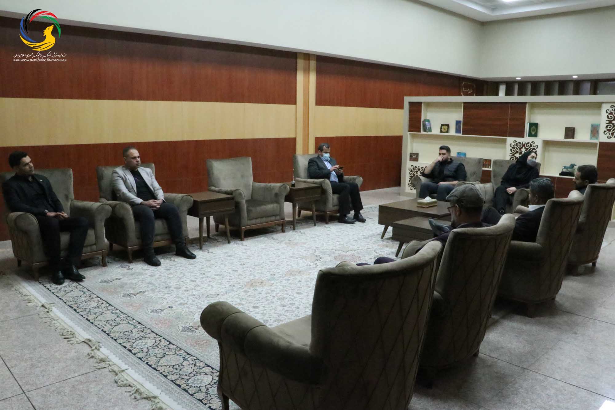 اهدایی دکتر صفا صاحب نیف رئیس فدراسیون تنیس عراق به موزه ملی ورزش، المپیک، پارالمپیک
