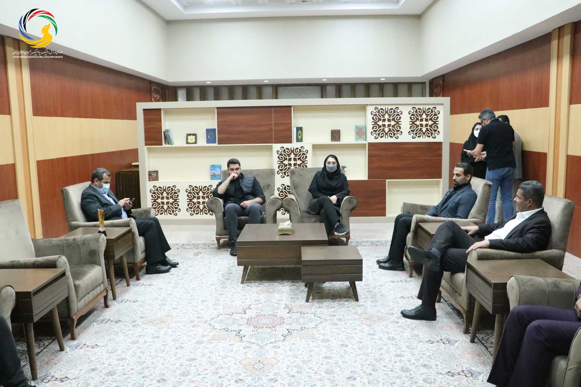 اهدایی دکتر صفا صاحب نیف رئیس فدراسیون تنیس عراق به موزه ملی ورزش، المپیک، پارالمپیک