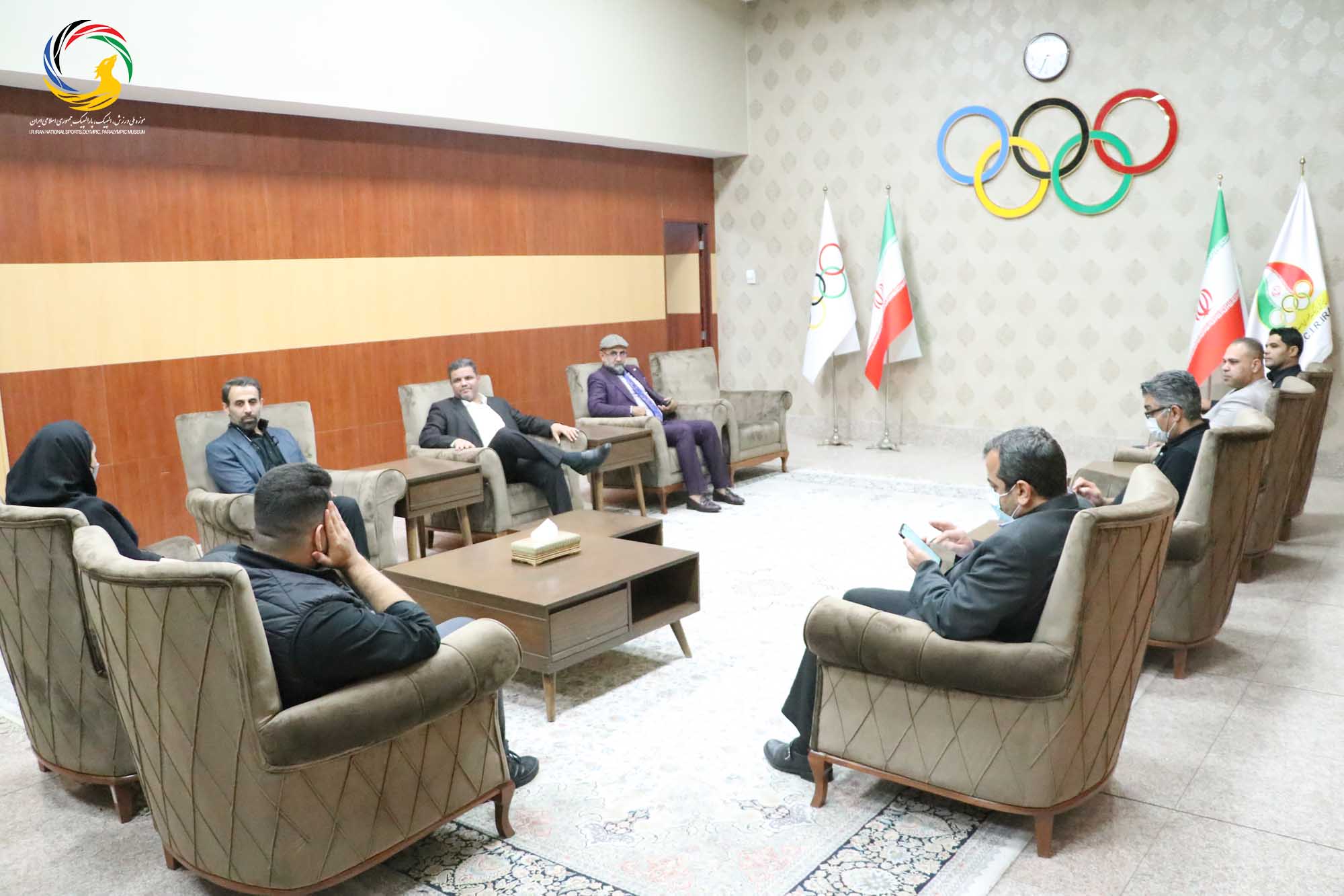 اهدایی دکتر صفا صاحب نیف رئیس فدراسیون تنیس عراق به موزه ملی ورزش، المپیک، پارالمپیک