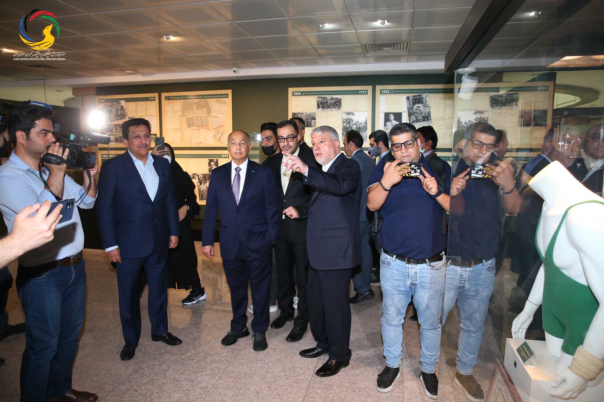 بازدید حسین المسلم مدیر کل شورای المپیک آسیا و رئیس فدراسیون بین المللی شنا از موزه ملی ورزش، المپیک، پارالمپیک