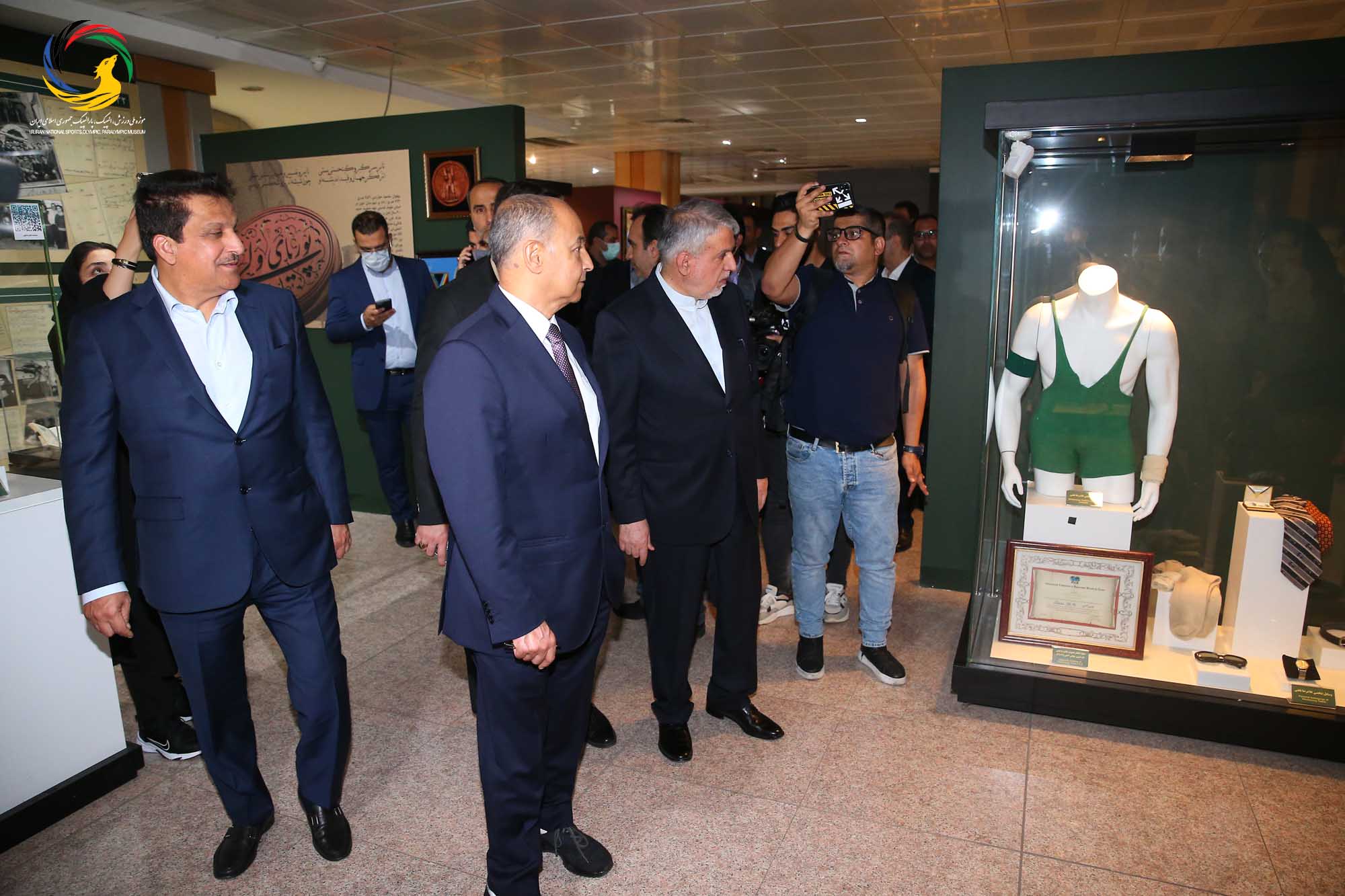 بازدید حسین المسلم مدیر کل شورای المپیک آسیا و رئیس فدراسیون بین المللی شنا از موزه ملی ورزش، المپیک، پارالمپیک