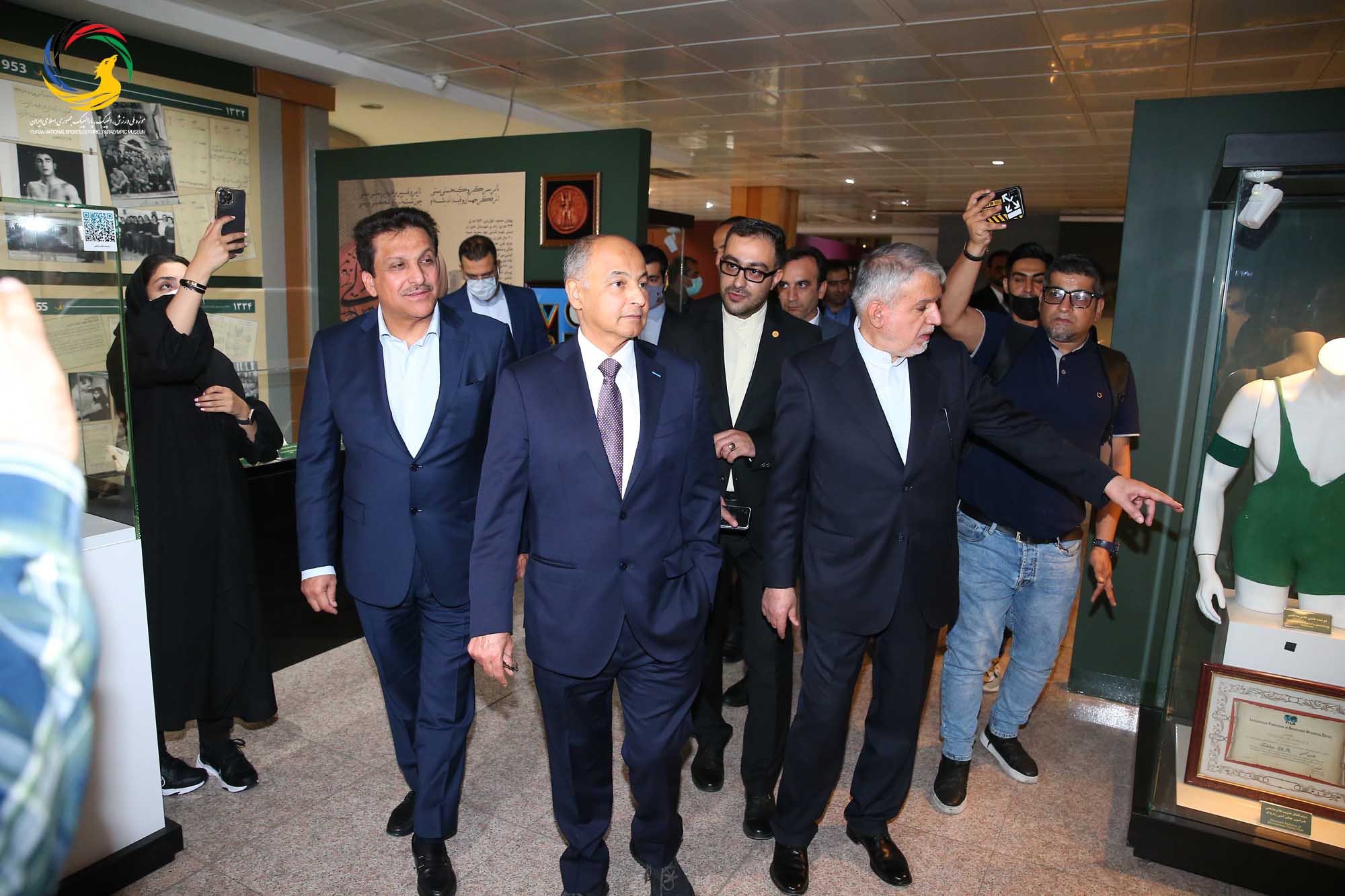 بازدید حسین المسلم مدیر کل شورای المپیک آسیا و رئیس فدراسیون بین المللی شنا از موزه ملی ورزش، المپیک، پارالمپیک
