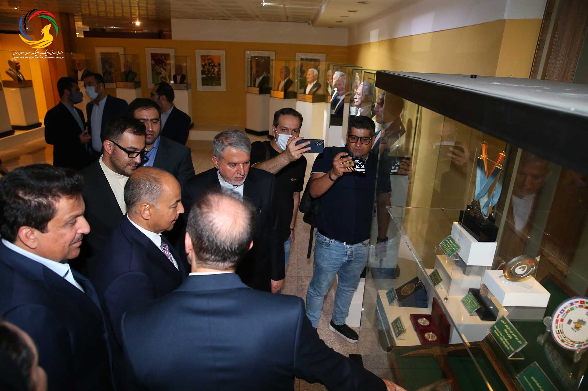 بازدید حسین المسلم مدیر کل شورای المپیک آسیا و رئیس فدراسیون بین المللی شنا از موزه ملی ورزش، المپیک، پارالمپیک