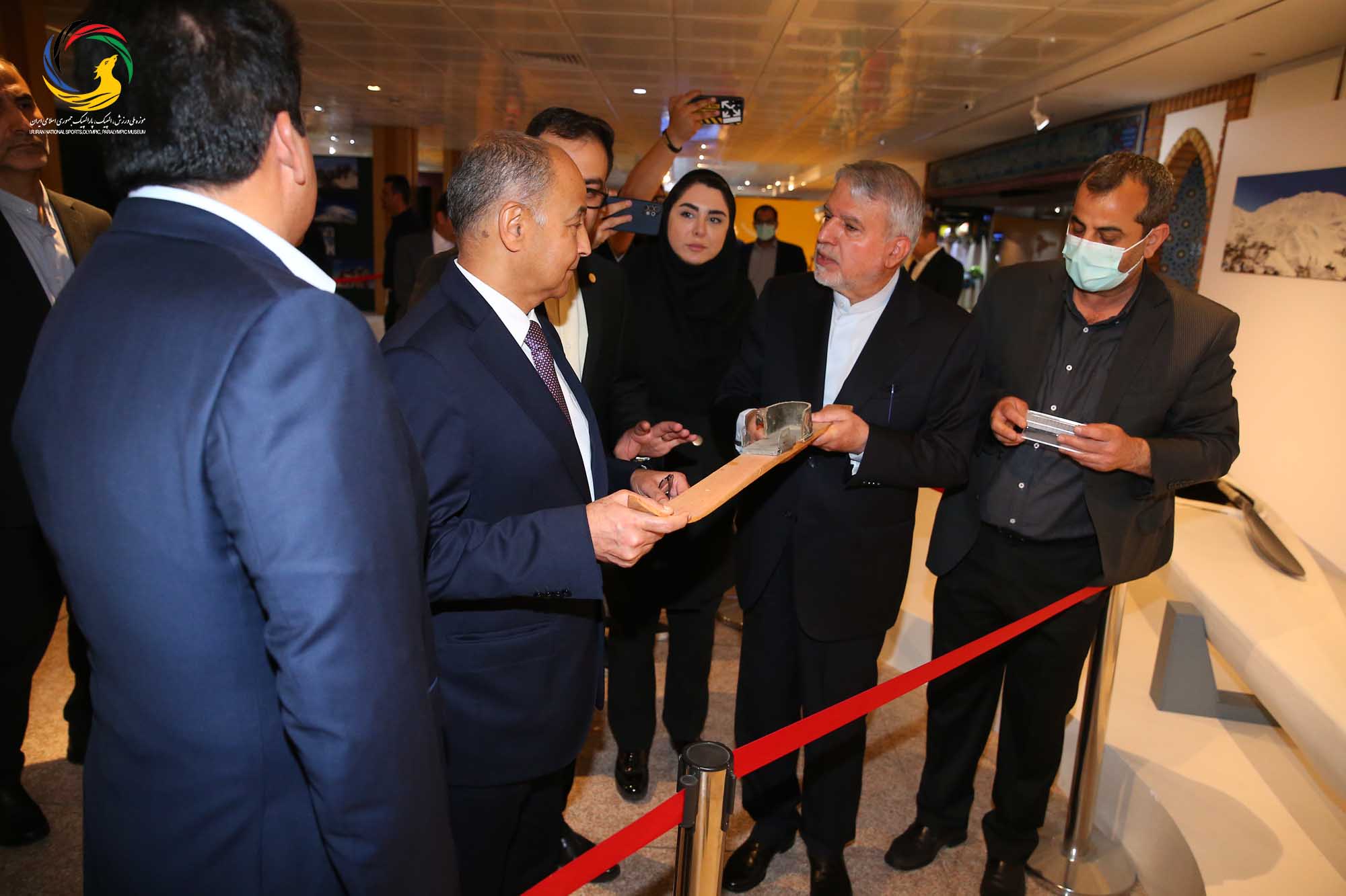 بازدید حسین المسلم مدیر کل شورای المپیک آسیا و رئیس فدراسیون بین المللی شنا از موزه ملی ورزش، المپیک، پارالمپیک