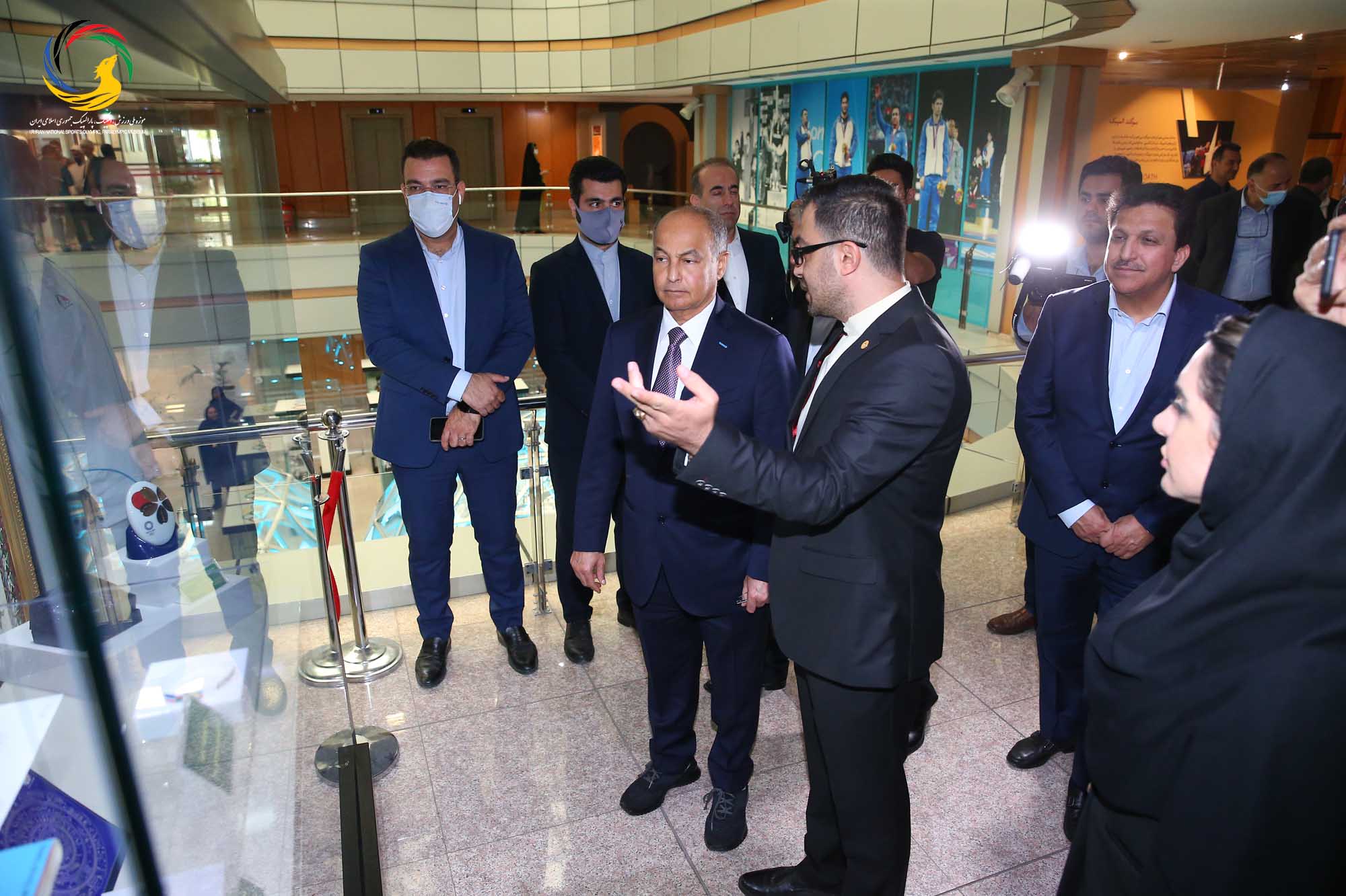 بازدید حسین المسلم مدیر کل شورای المپیک آسیا و رئیس فدراسیون بین المللی شنا از موزه ملی ورزش، المپیک، پارالمپیک