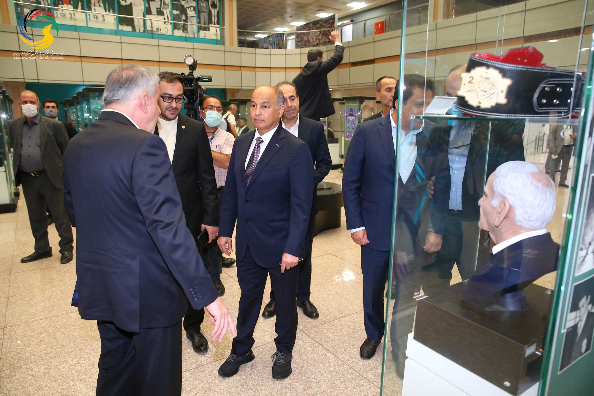 بازدید حسین المسلم مدیر کل شورای المپیک آسیا و رئیس فدراسیون بین المللی شنا از موزه ملی ورزش، المپیک، پارالمپیک