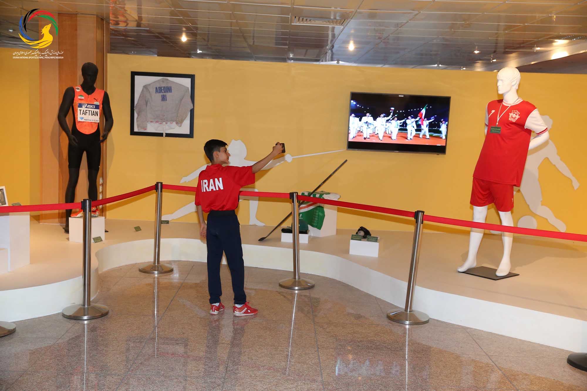 بازدید بازیکنان تیم ملی تنیس روی میز هوپس ایران و بازیکنان تیم ملی تنیس روی میز هوپس، نوجوانان و جوانان عمان از موزه ملی ورزش، المپیک، پارالمپیک