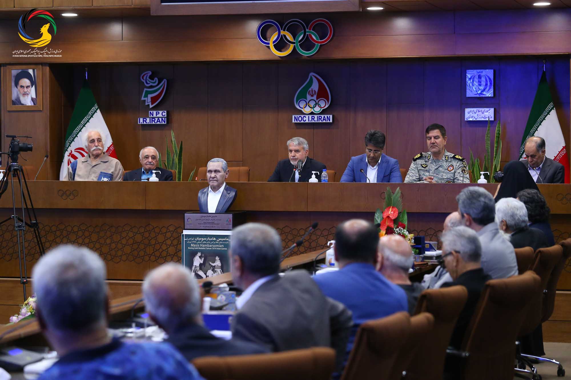 مراسم تجلیل از پیشکسوتان بوکس ایران و رونمایی از سردیس ماسیس هامبارسومیان