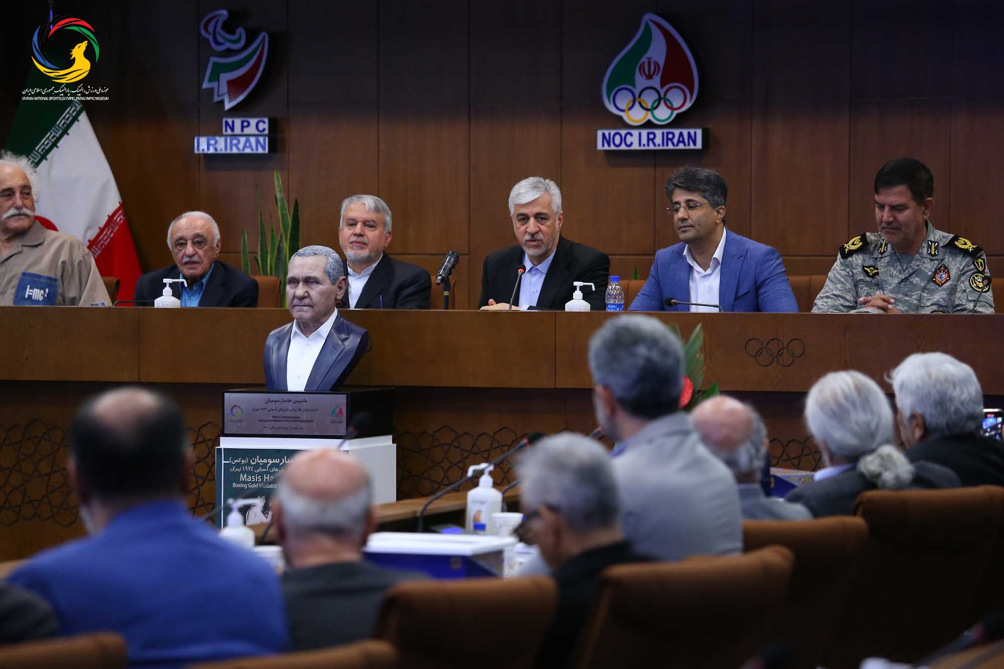 مراسم تجلیل از پیشکسوتان بوکس ایران و رونمایی از سردیس ماسیس هامبارسومیان