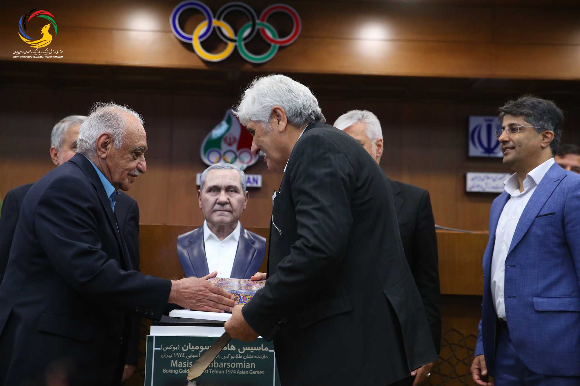 مراسم تجلیل از پیشکسوتان بوکس ایران و رونمایی از سردیس ماسیس هامبارسومیان