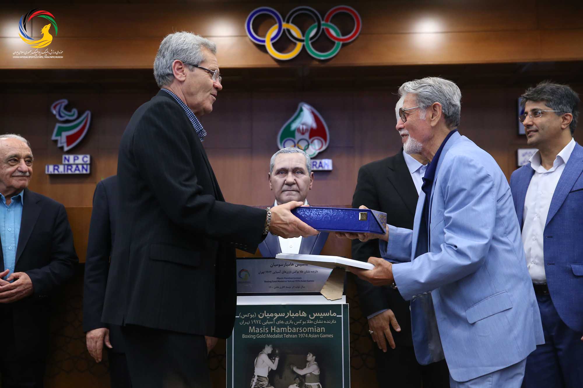 مراسم تجلیل از پیشکسوتان بوکس ایران و رونمایی از سردیس ماسیس هامبارسومیان