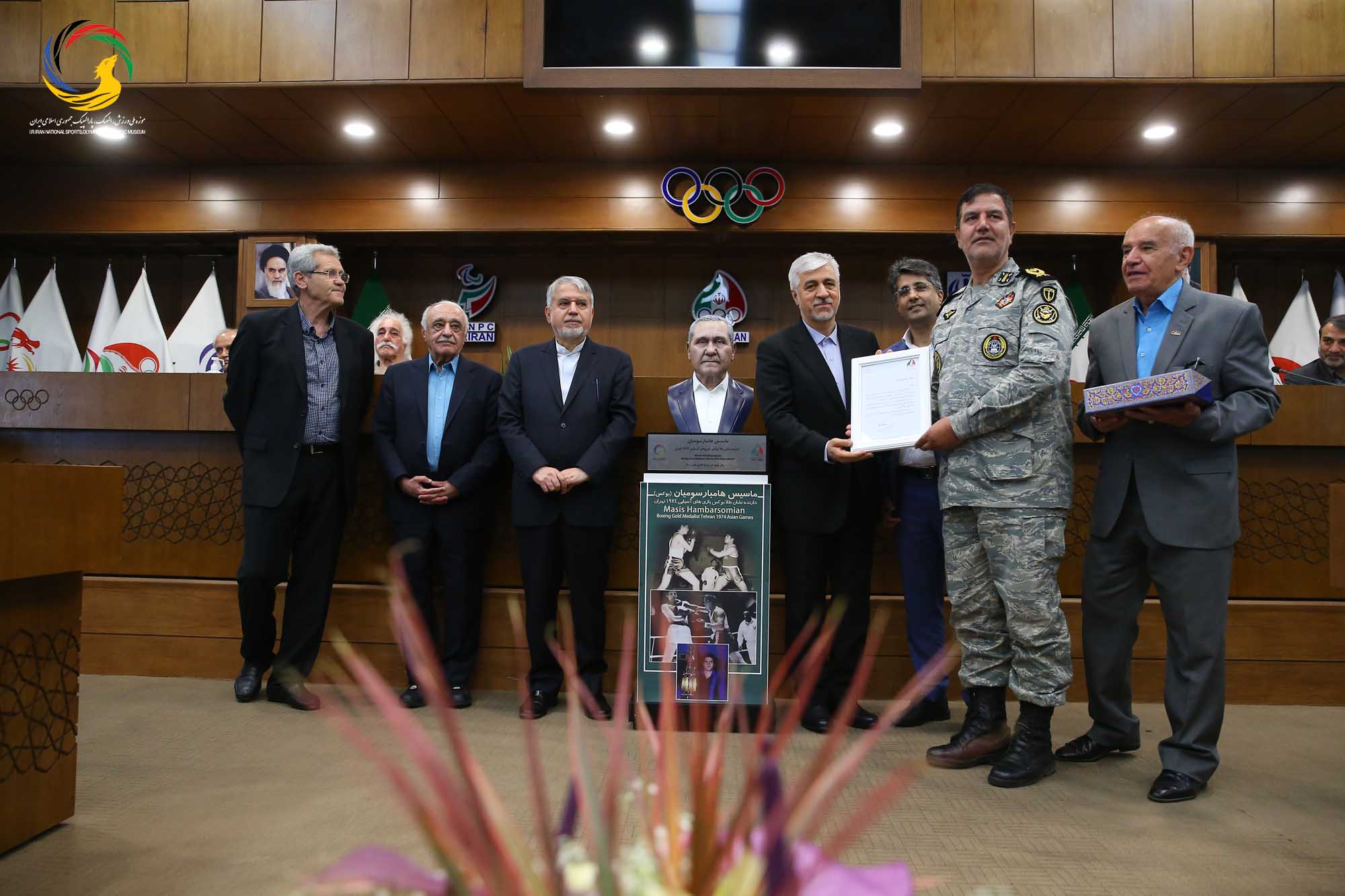 مراسم تجلیل از پیشکسوتان بوکس ایران و رونمایی از سردیس ماسیس هامبارسومیان