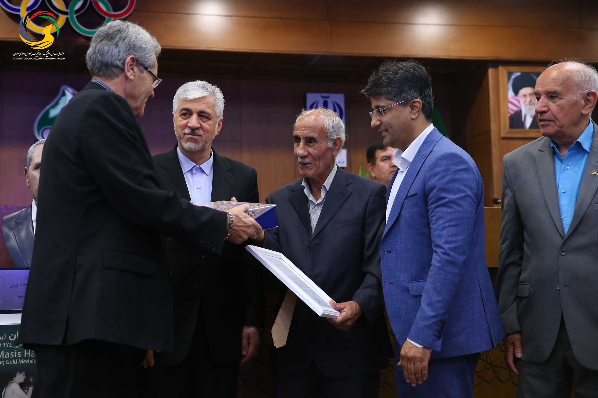 مراسم تجلیل از پیشکسوتان بوکس ایران و رونمایی از سردیس ماسیس هامبارسومیان