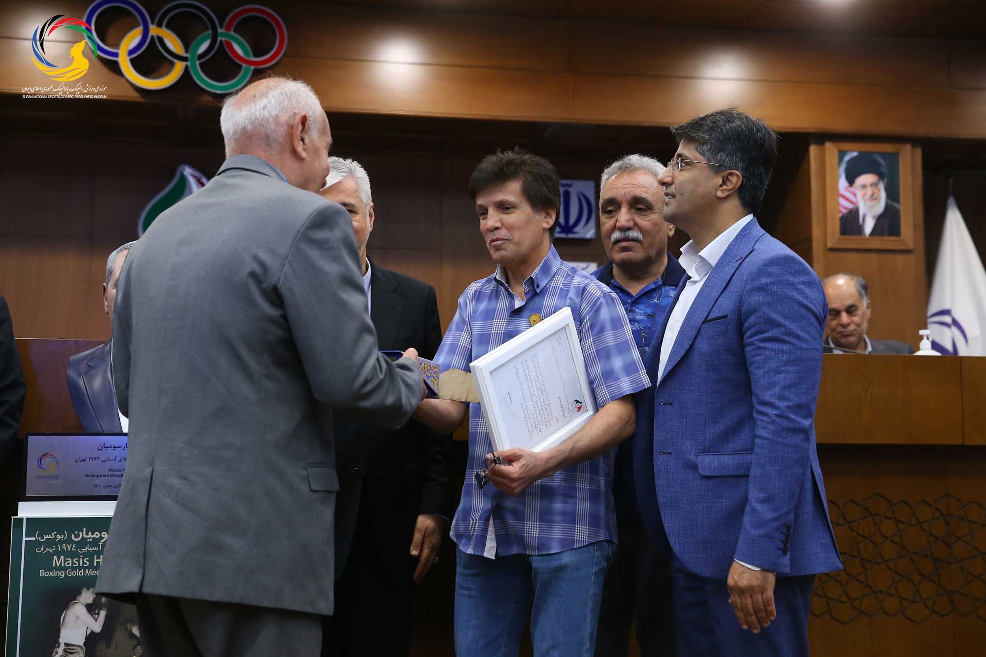 مراسم تجلیل از پیشکسوتان بوکس ایران و رونمایی از سردیس ماسیس هامبارسومیان