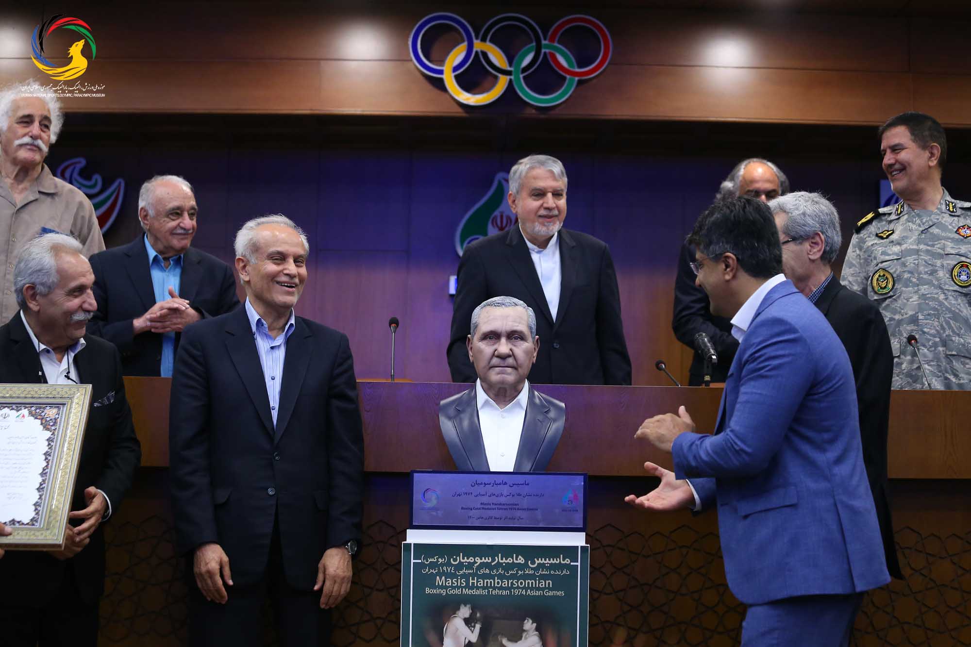 مراسم تجلیل از پیشکسوتان بوکس ایران و رونمایی از سردیس ماسیس هامبارسومیان