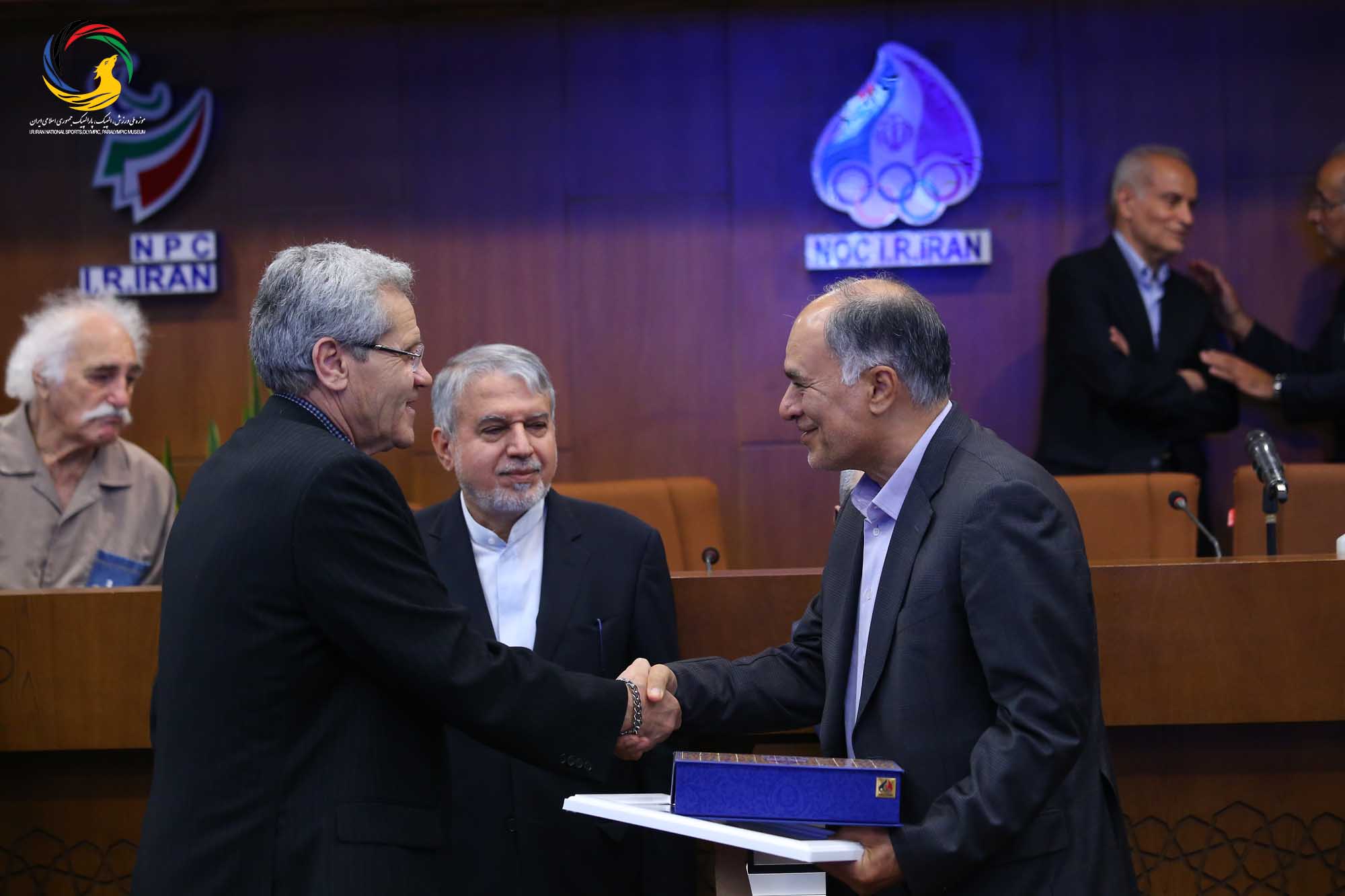 مراسم تجلیل از پیشکسوتان بوکس ایران و رونمایی از سردیس ماسیس هامبارسومیان