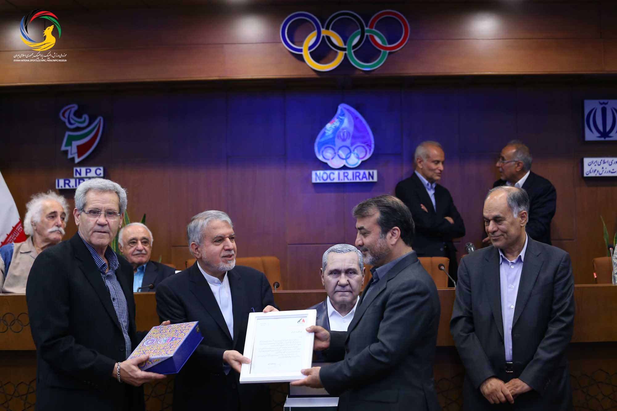 مراسم تجلیل از پیشکسوتان بوکس ایران و رونمایی از سردیس ماسیس هامبارسومیان