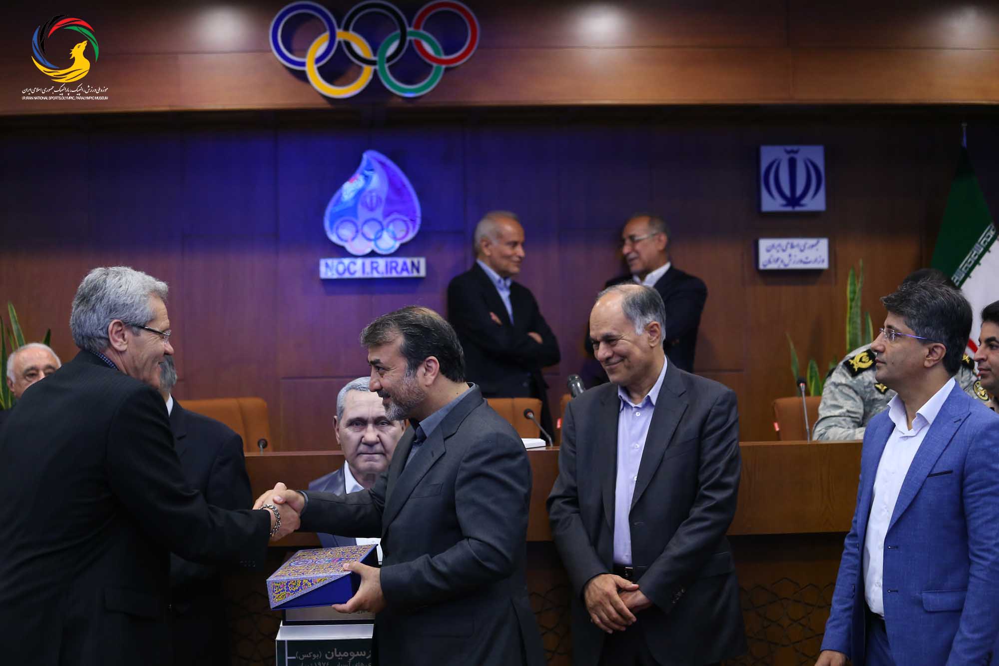 مراسم تجلیل از پیشکسوتان بوکس ایران و رونمایی از سردیس ماسیس هامبارسومیان