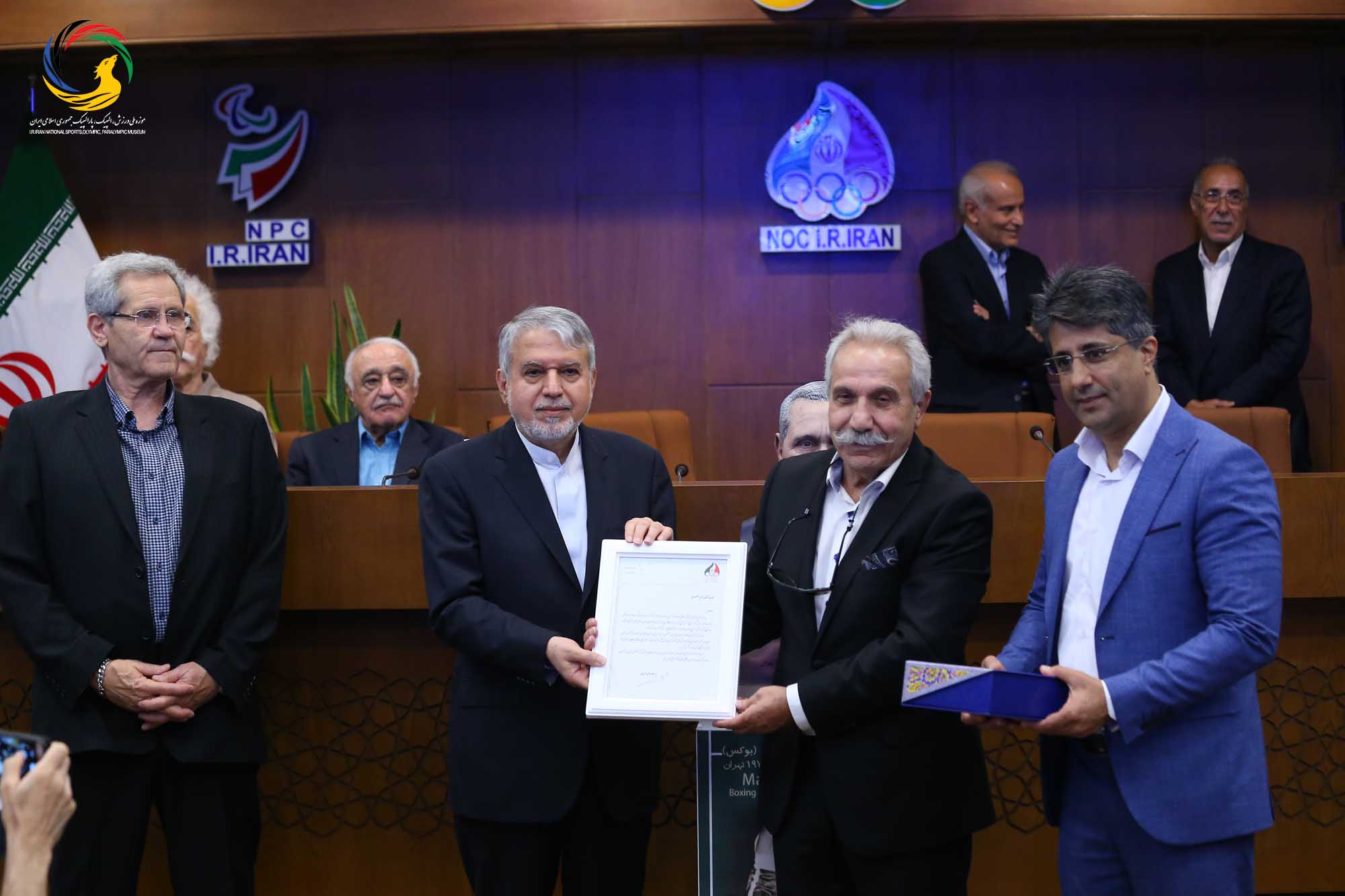 مراسم تجلیل از پیشکسوتان بوکس ایران و رونمایی از سردیس ماسیس هامبارسومیان