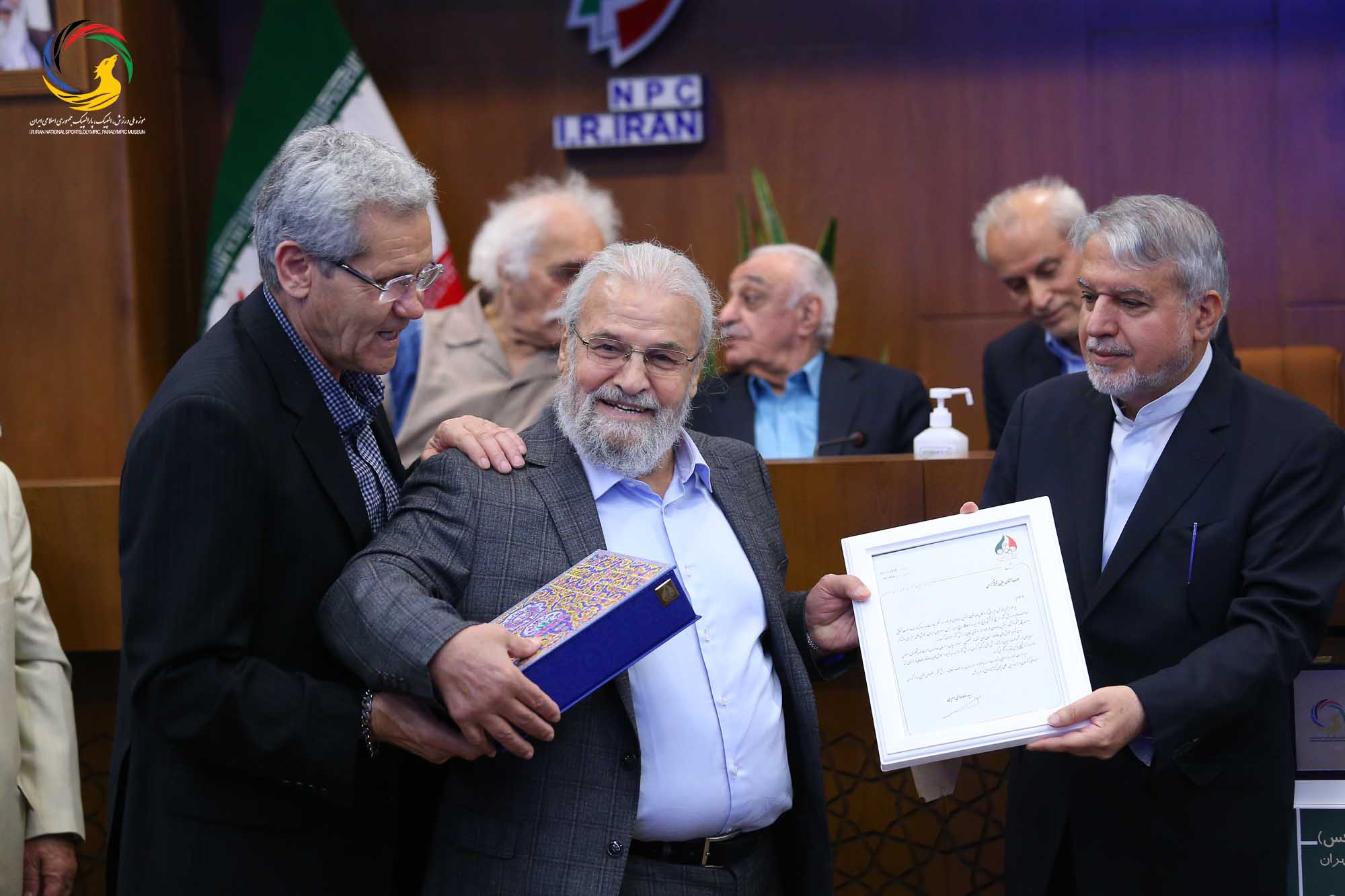 مراسم تجلیل از پیشکسوتان بوکس ایران و رونمایی از سردیس ماسیس هامبارسومیان