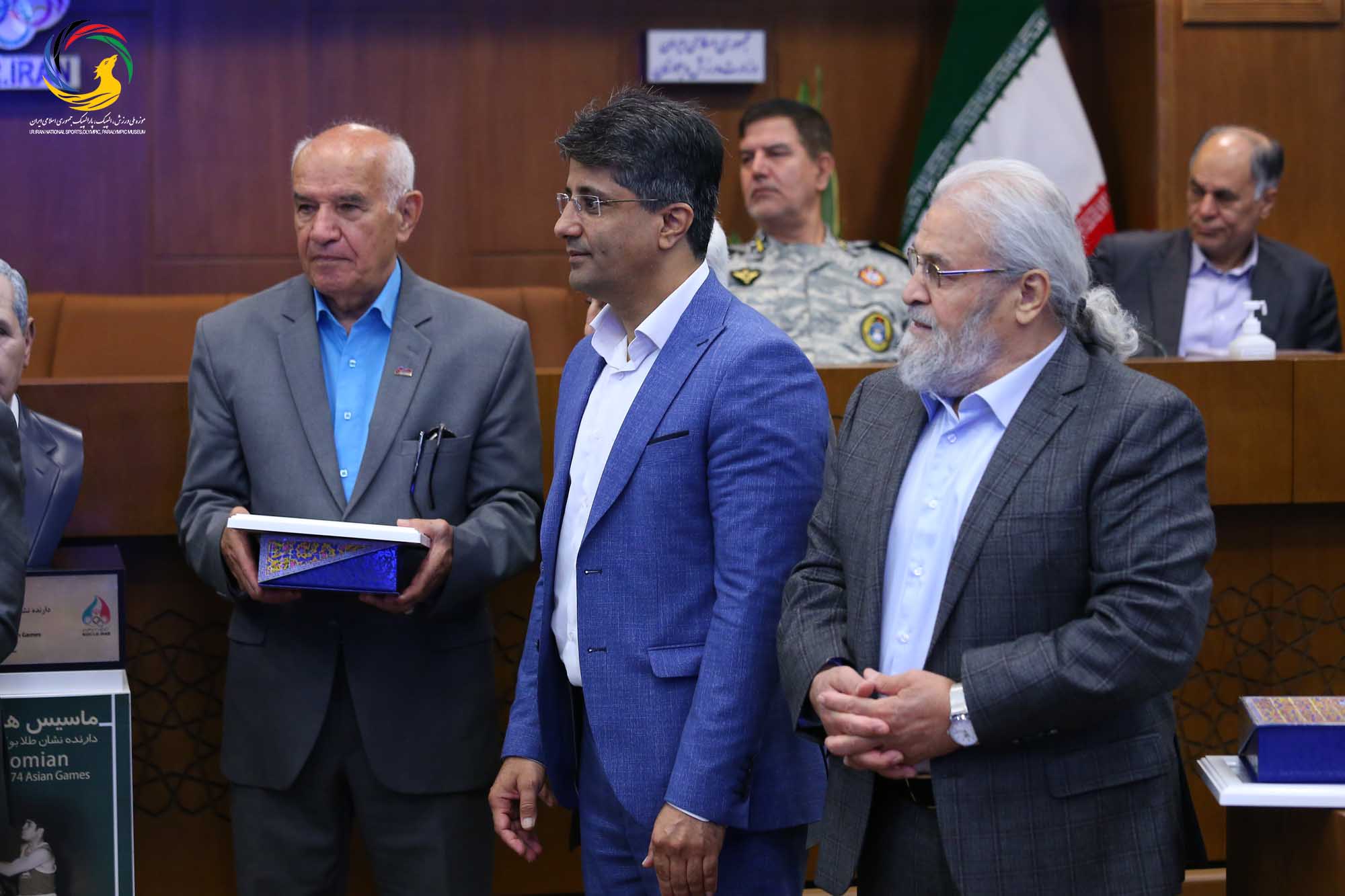 مراسم تجلیل از پیشکسوتان بوکس ایران و رونمایی از سردیس ماسیس هامبارسومیان