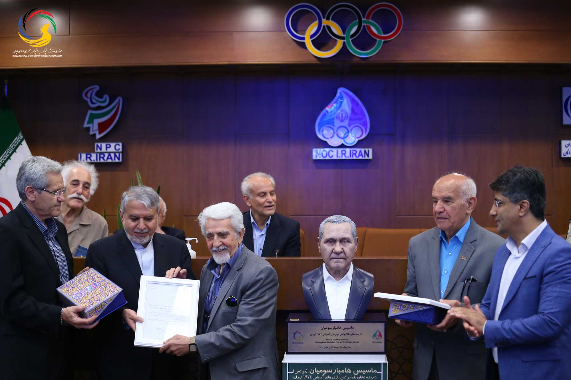 مراسم تجلیل از پیشکسوتان بوکس ایران و رونمایی از سردیس ماسیس هامبارسومیان