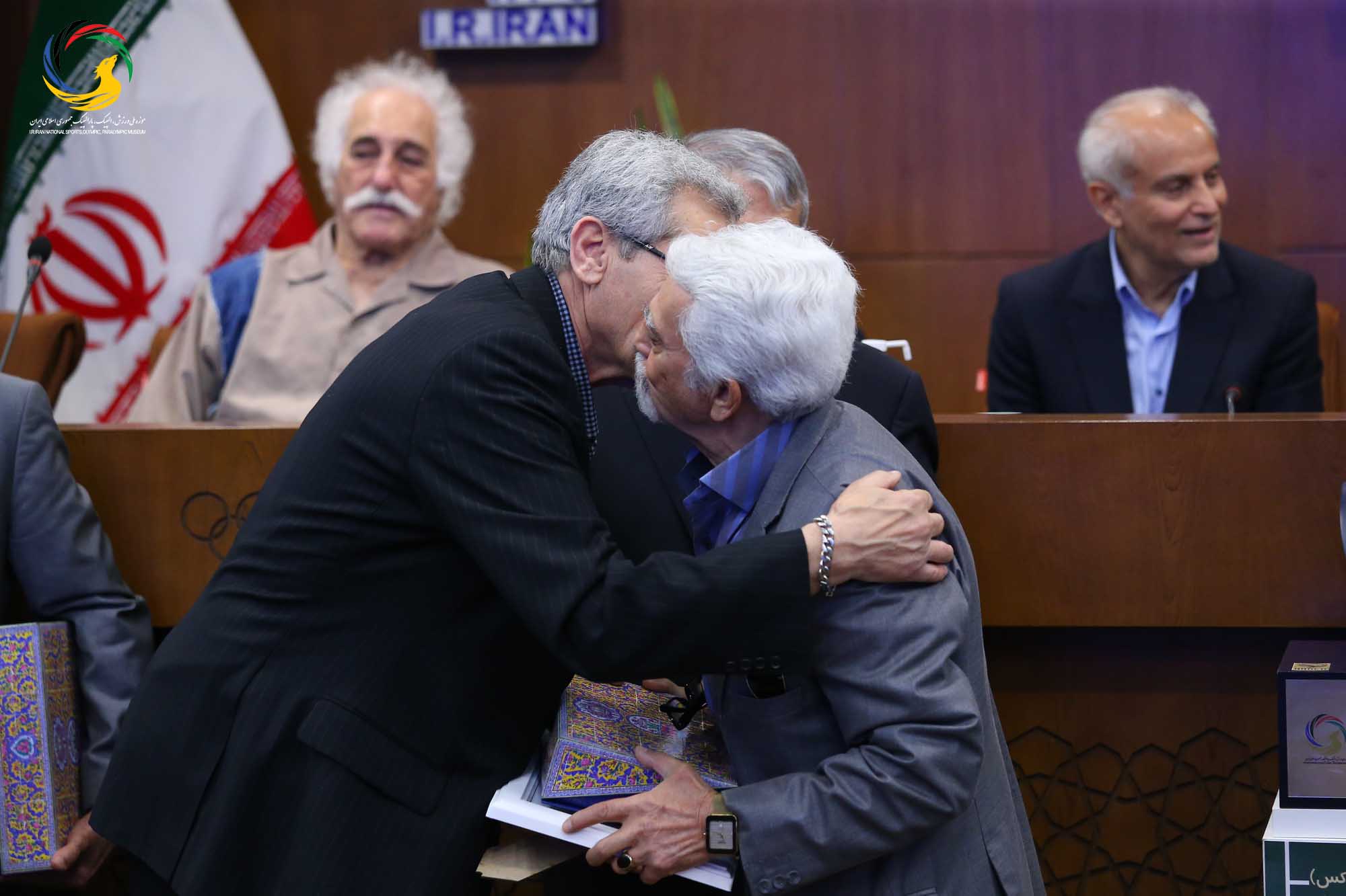 مراسم تجلیل از پیشکسوتان بوکس ایران و رونمایی از سردیس ماسیس هامبارسومیان