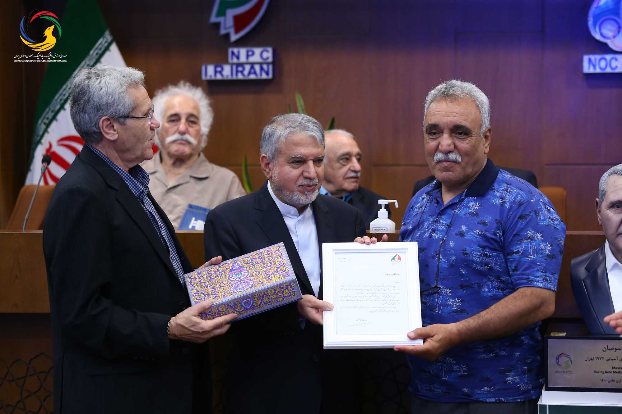 مراسم تجلیل از پیشکسوتان بوکس ایران و رونمایی از سردیس ماسیس هامبارسومیان