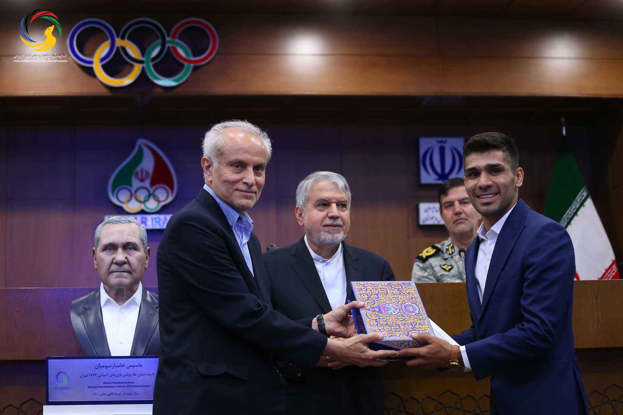 مراسم تجلیل از پیشکسوتان بوکس ایران و رونمایی از سردیس ماسیس هامبارسومیان