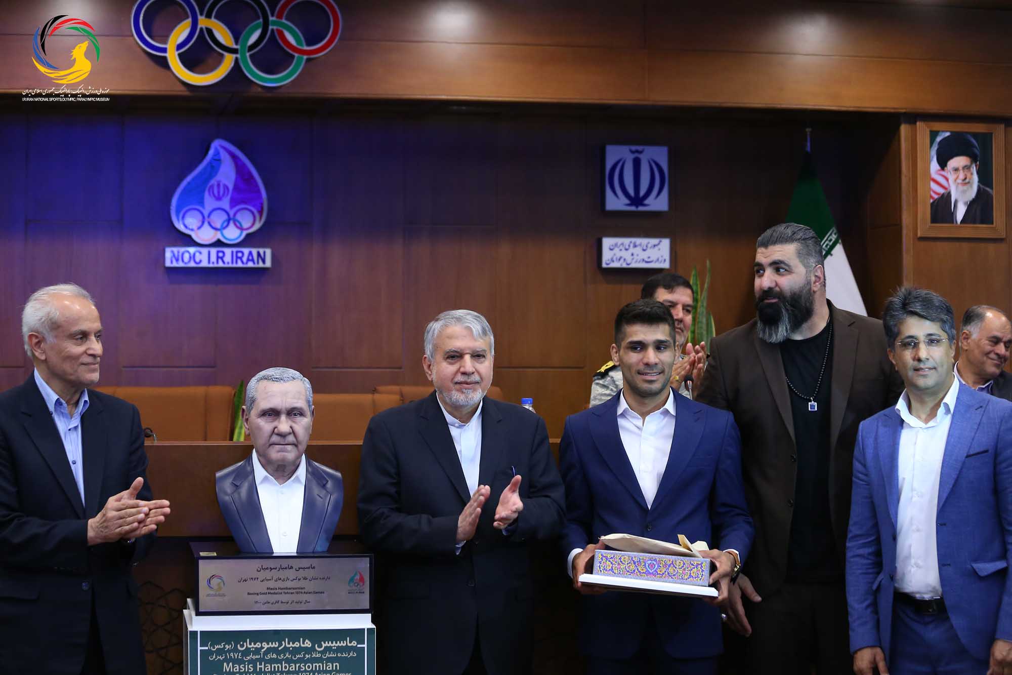مراسم تجلیل از پیشکسوتان بوکس ایران و رونمایی از سردیس ماسیس هامبارسومیان