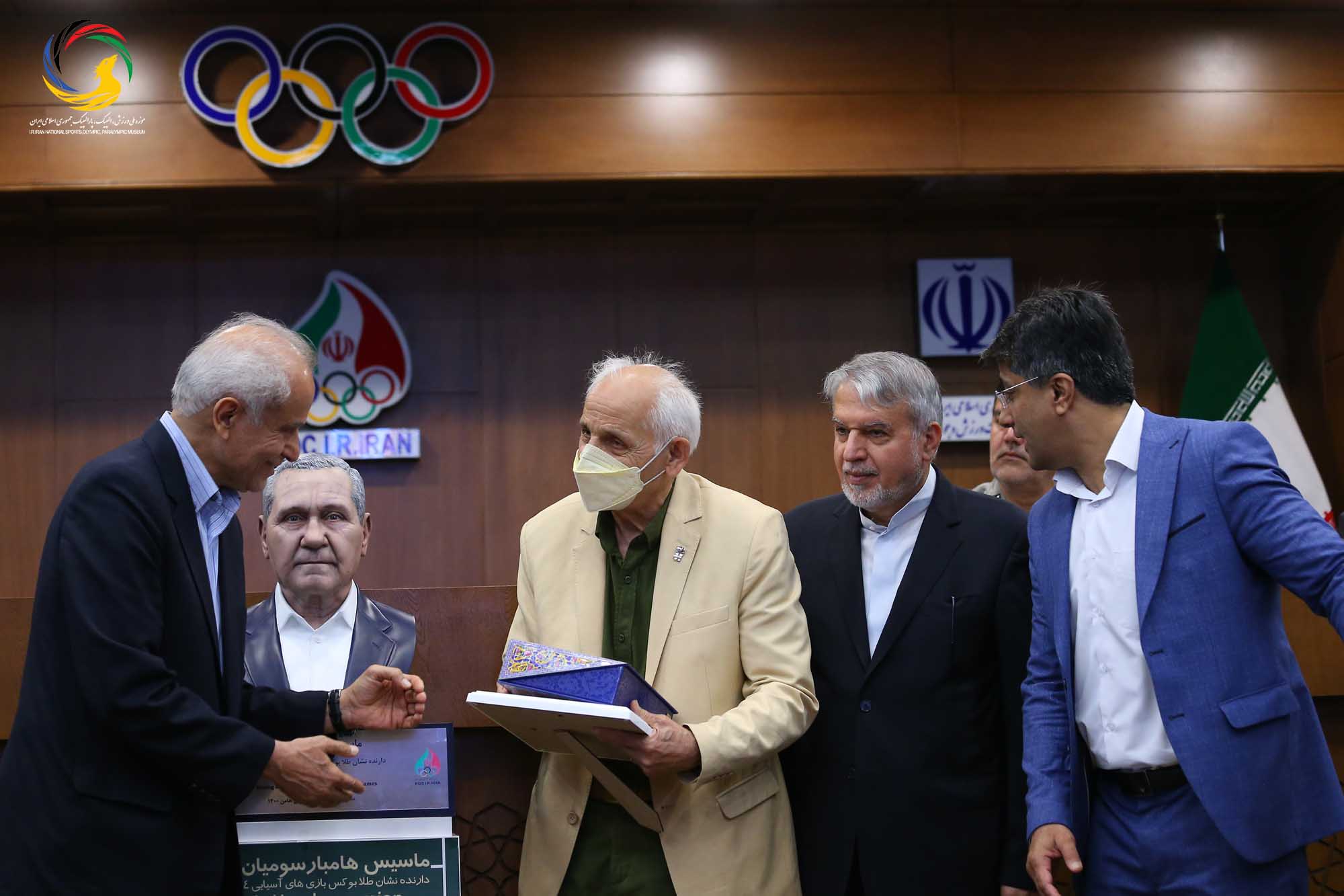 مراسم تجلیل از پیشکسوتان بوکس ایران و رونمایی از سردیس ماسیس هامبارسومیان