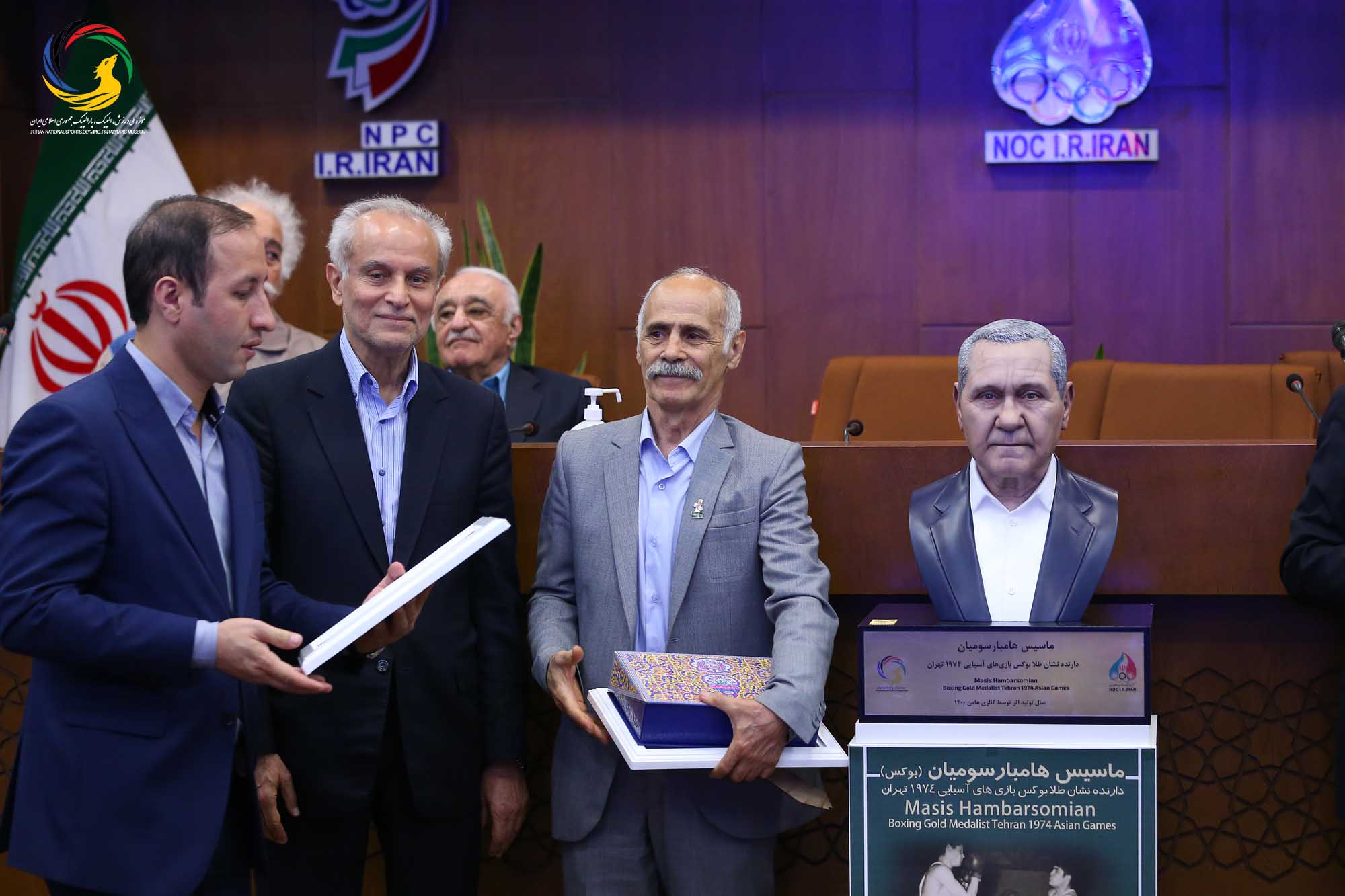 مراسم تجلیل از پیشکسوتان بوکس ایران و رونمایی از سردیس ماسیس هامبارسومیان