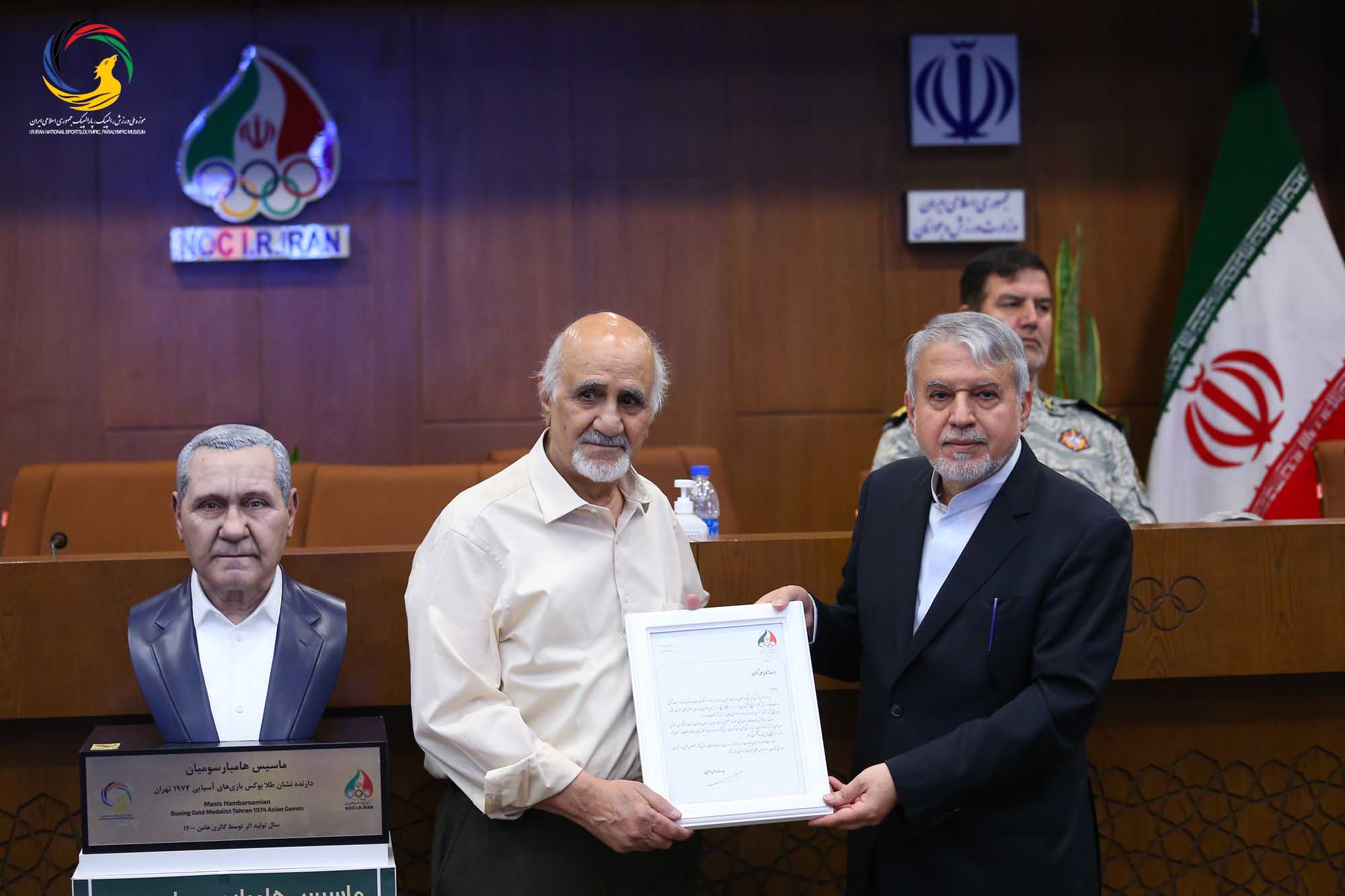مراسم تجلیل از پیشکسوتان بوکس ایران و رونمایی از سردیس ماسیس هامبارسومیان